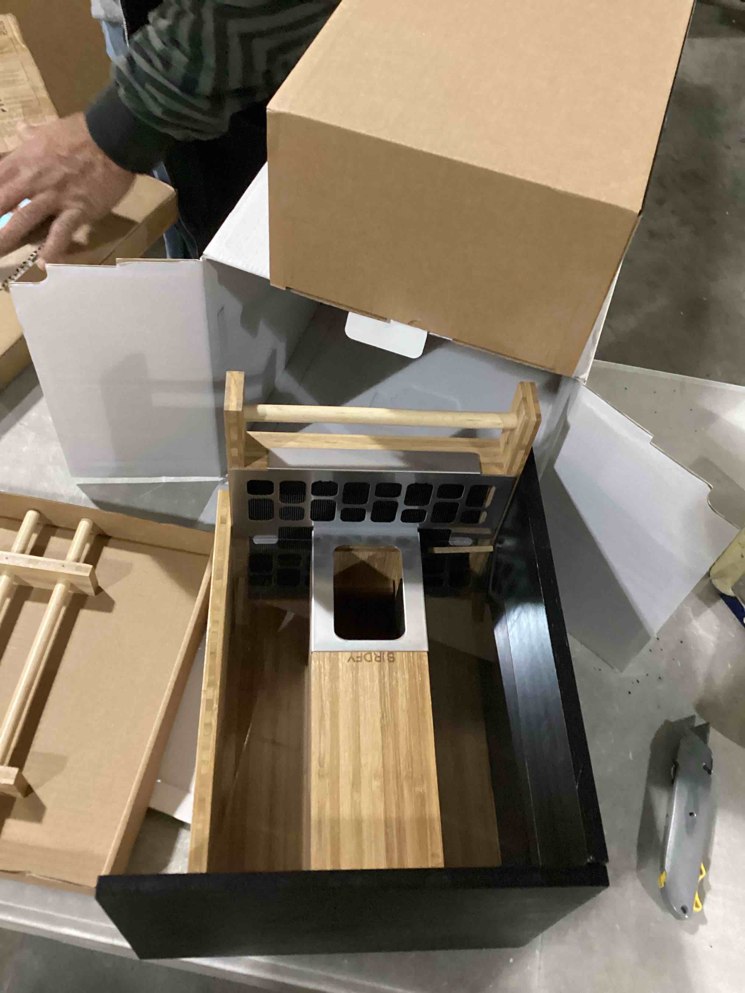 https://s3.amazonaws.com/lotting-images-prod/bidfta/BRN1528415_1738243334795.jpeg