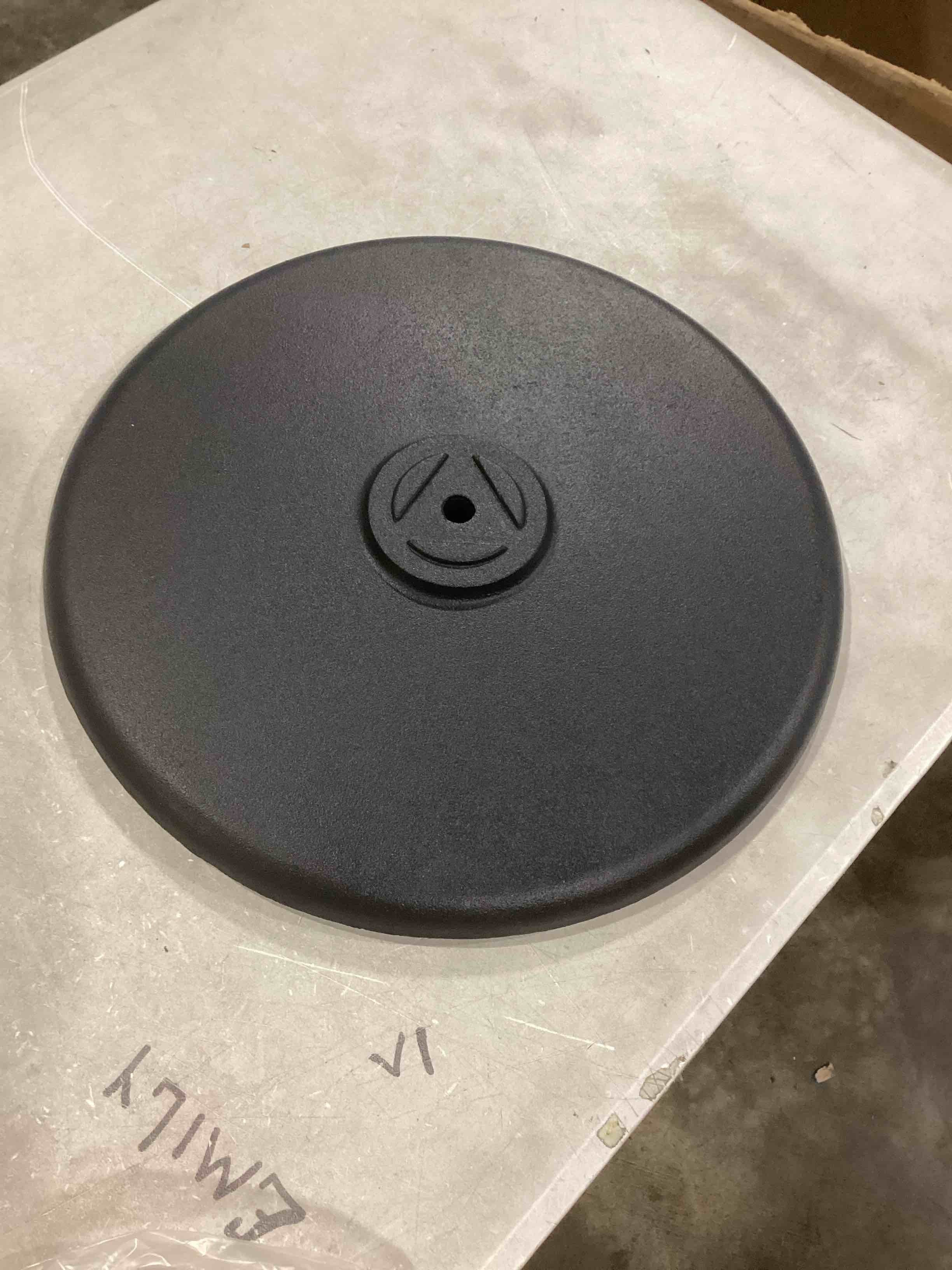 Condition photo showing Good Condition for Lomonaco Dining base 