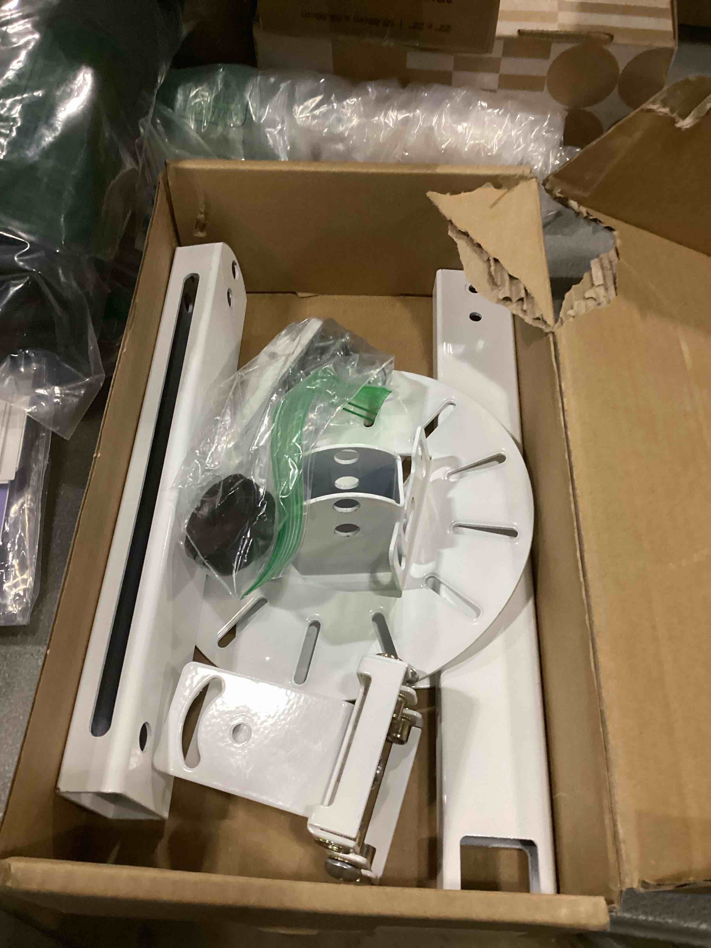 https://s3.amazonaws.com/lotting-images-prod/bidfta/BRN1538973_1740063174490.jpeg