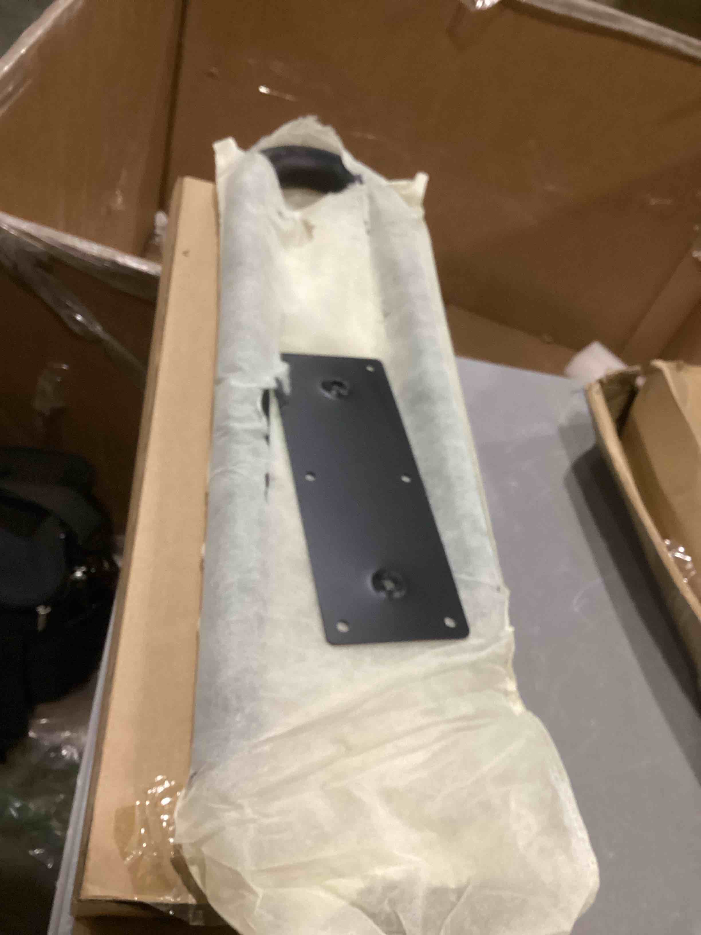 https://s3.amazonaws.com/lotting-images-prod/bidfta/BRN1539006_1740068641019.jpeg