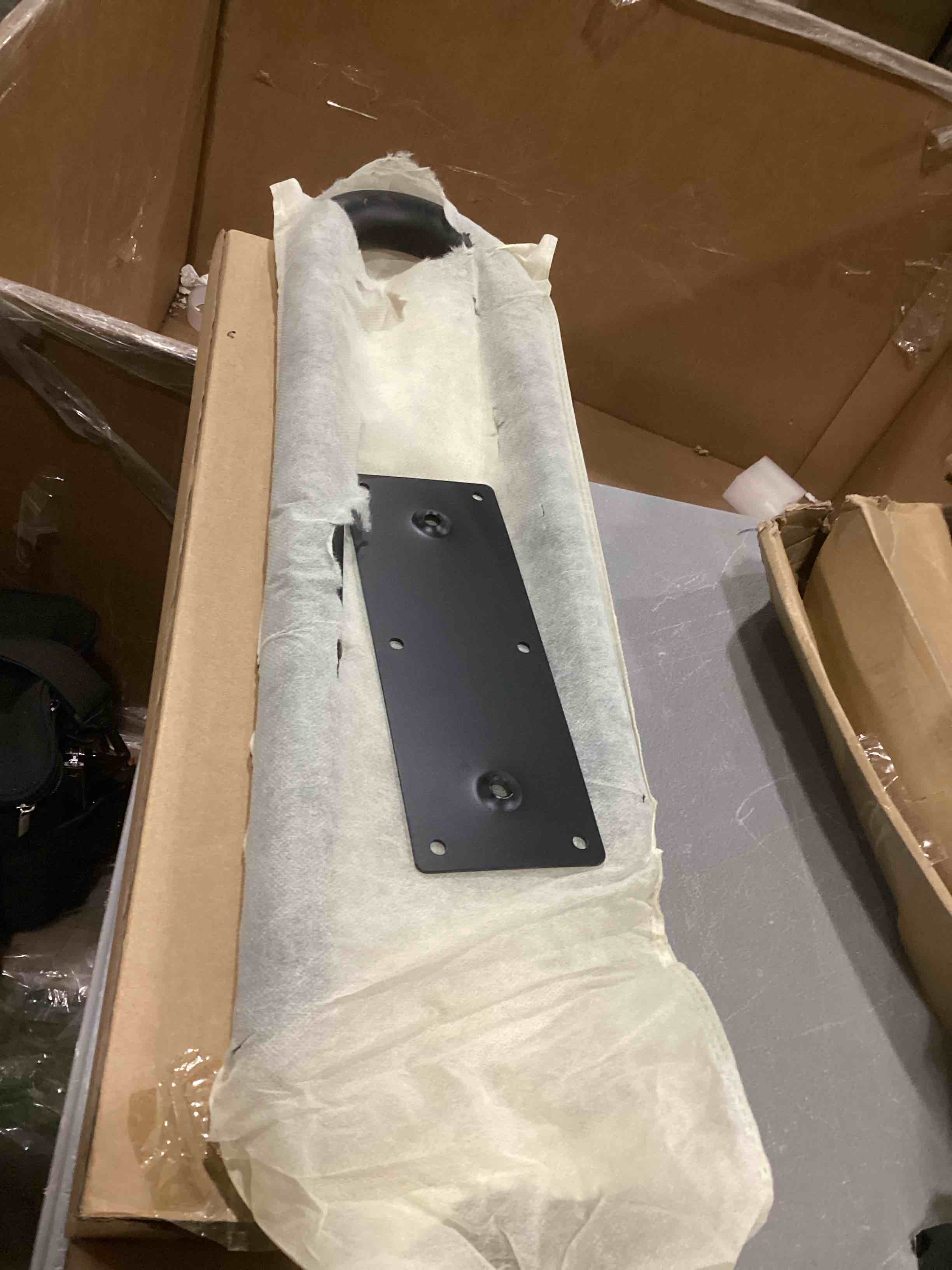 https://s3.amazonaws.com/lotting-images-prod/bidfta/BRN1539006_1740068642673.jpeg