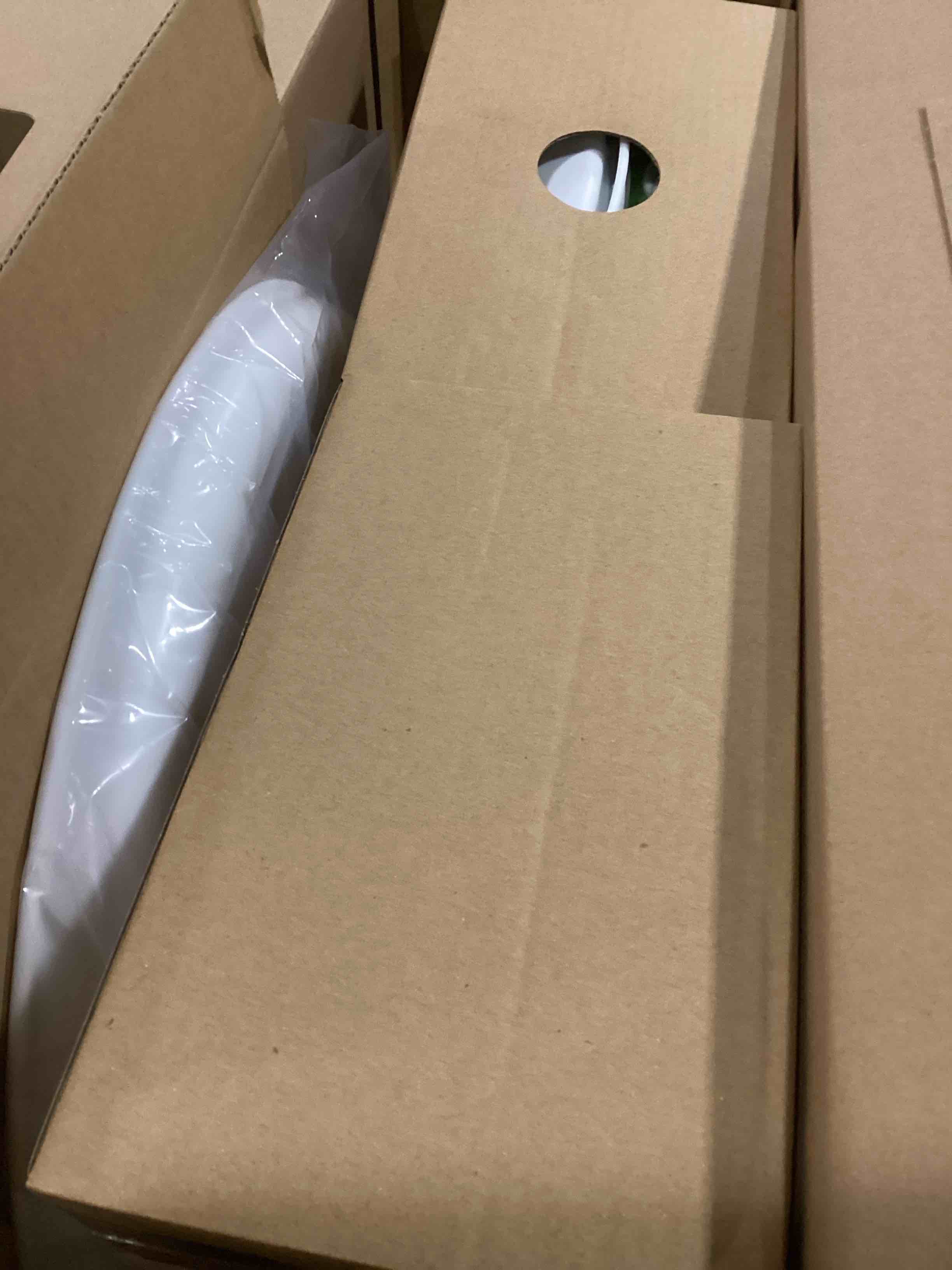 https://s3.amazonaws.com/lotting-images-prod/bidfta/BRN1540003_1738254891073.jpeg