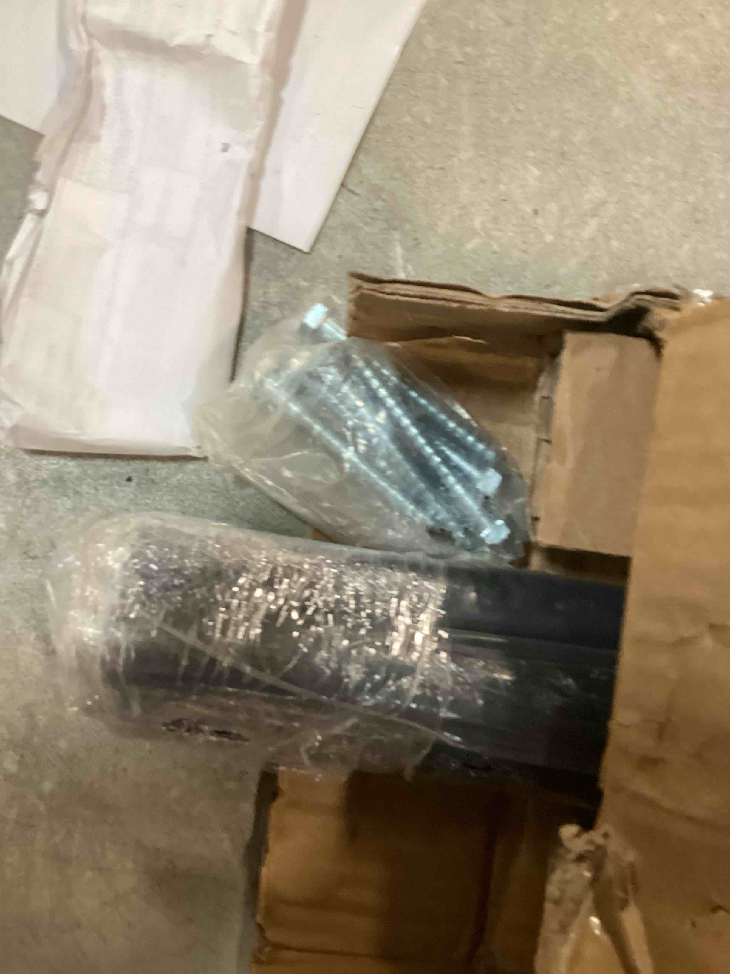 https://s3.amazonaws.com/lotting-images-prod/bidfta/BRN1580082_1733778334081.jpeg