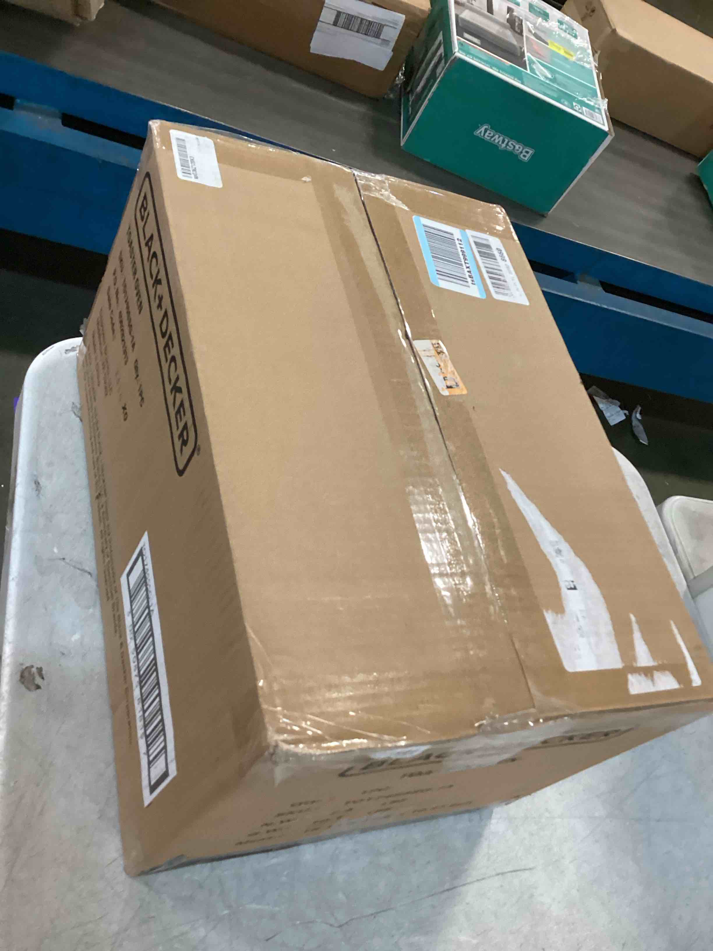 https://s3.amazonaws.com/lotting-images-prod/bidfta/BRN1580649_1734017536421.jpeg