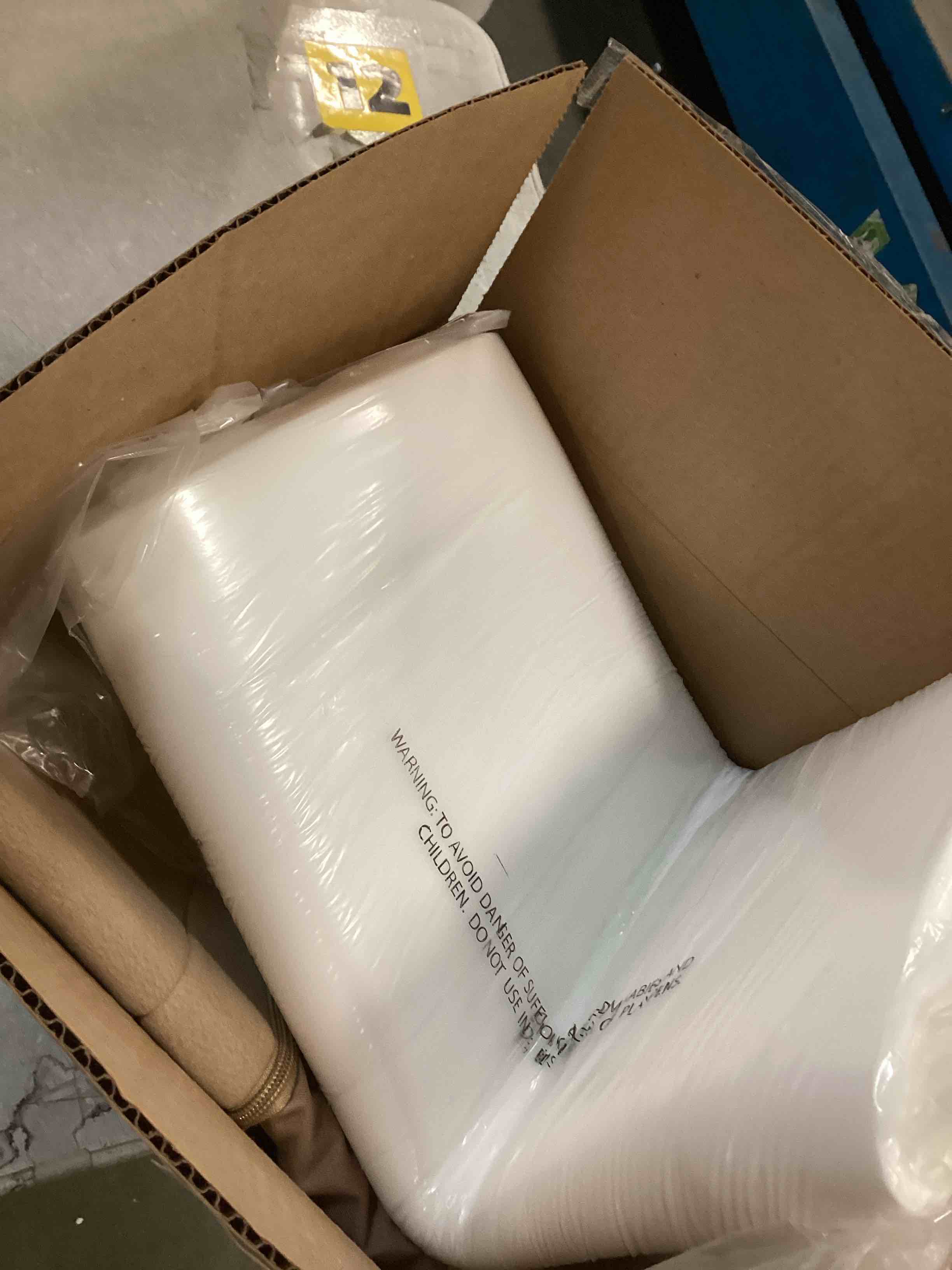 https://s3.amazonaws.com/lotting-images-prod/bidfta/BRN1580966_1734092241306.jpeg