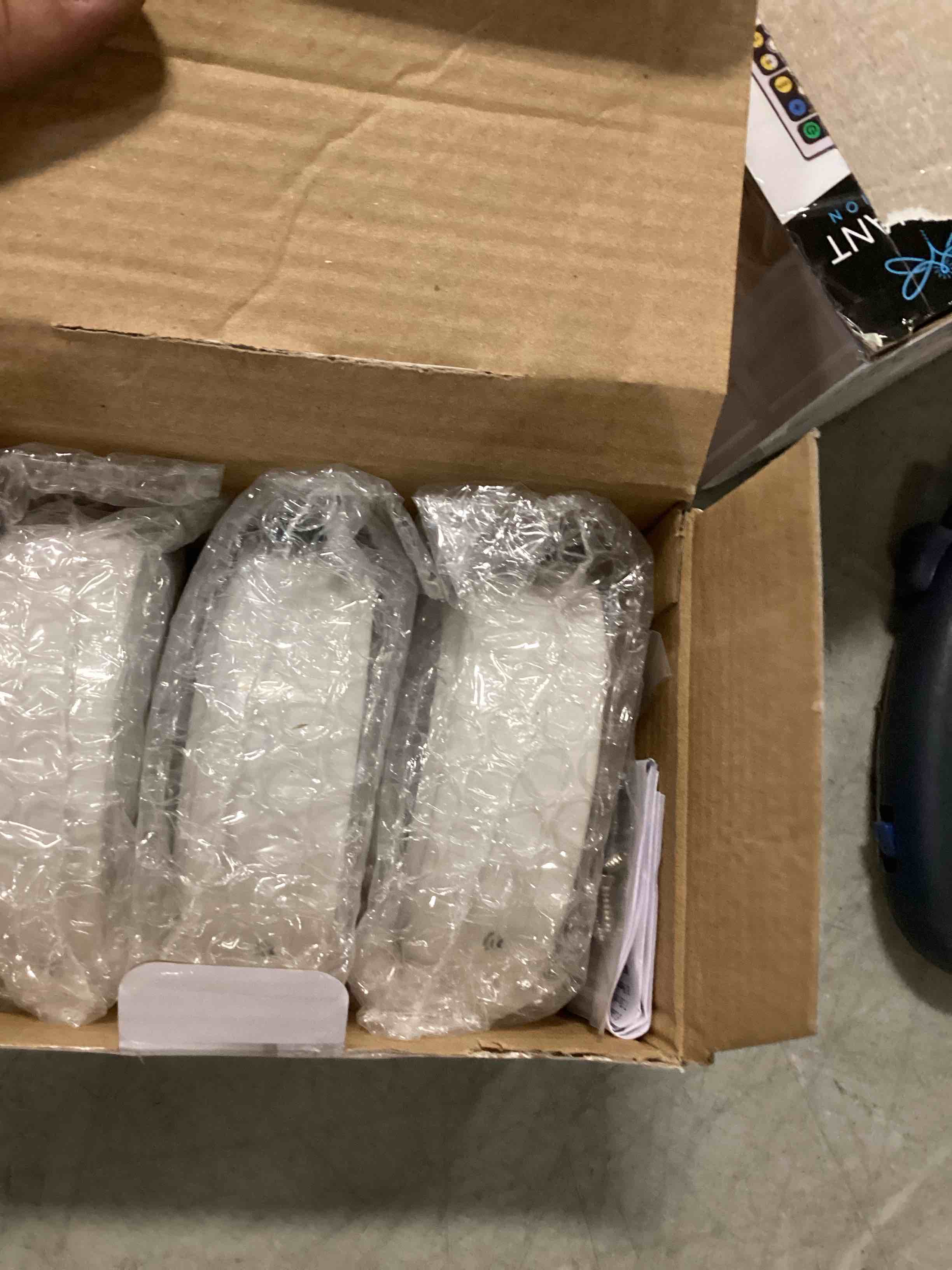 https://s3.amazonaws.com/lotting-images-prod/bidfta/BRN1581471_1734377912416.jpeg