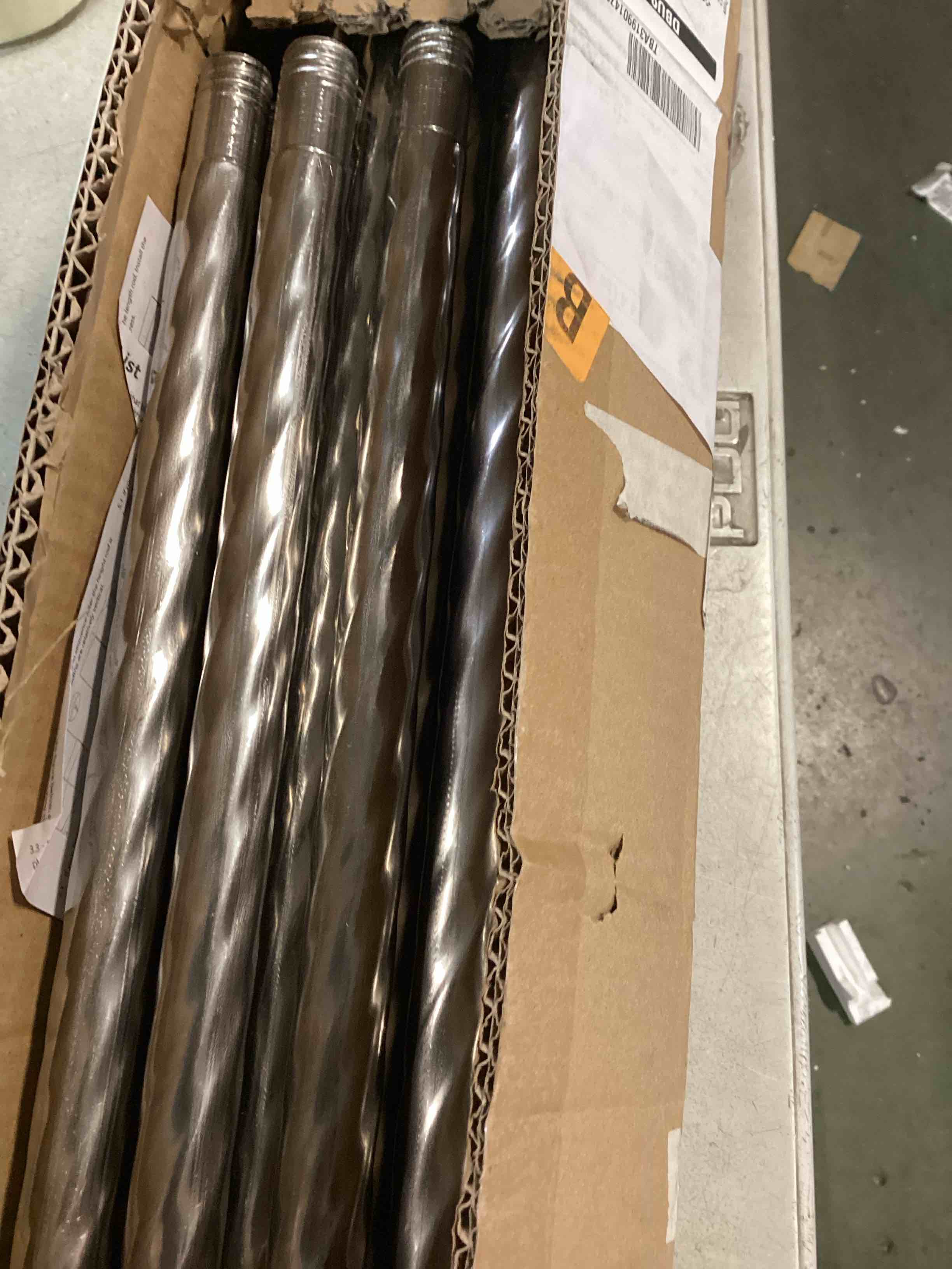 https://s3.amazonaws.com/lotting-images-prod/bidfta/BRN1584279_1743099304492.jpeg