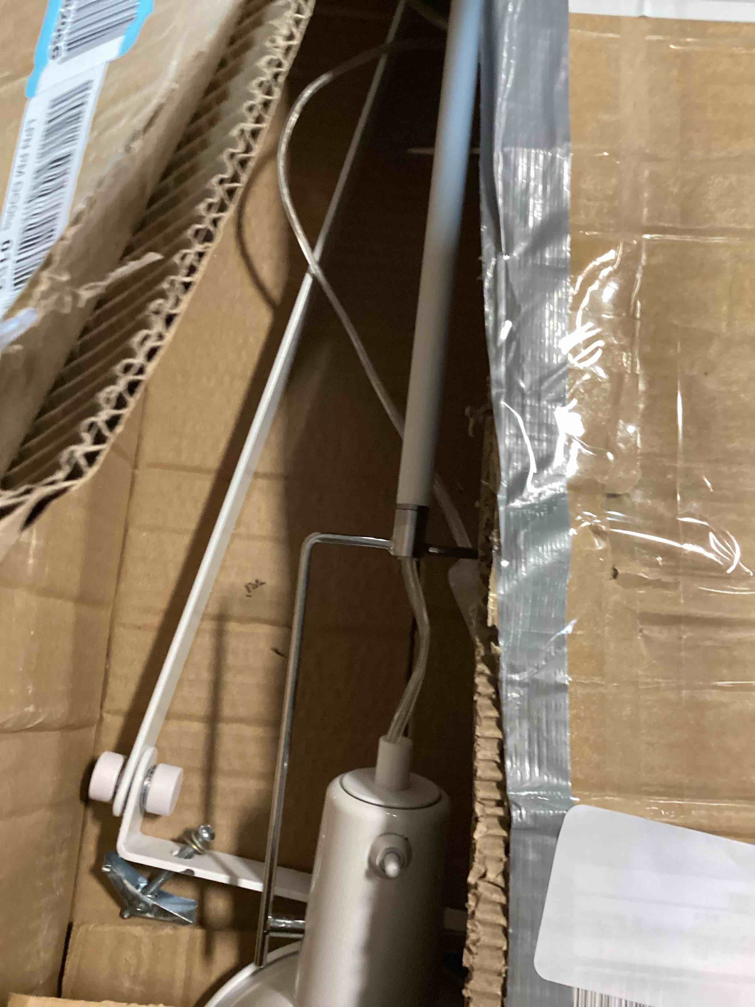 https://s3.amazonaws.com/lotting-images-prod/bidfta/BRN1584302_1743103343134.jpeg