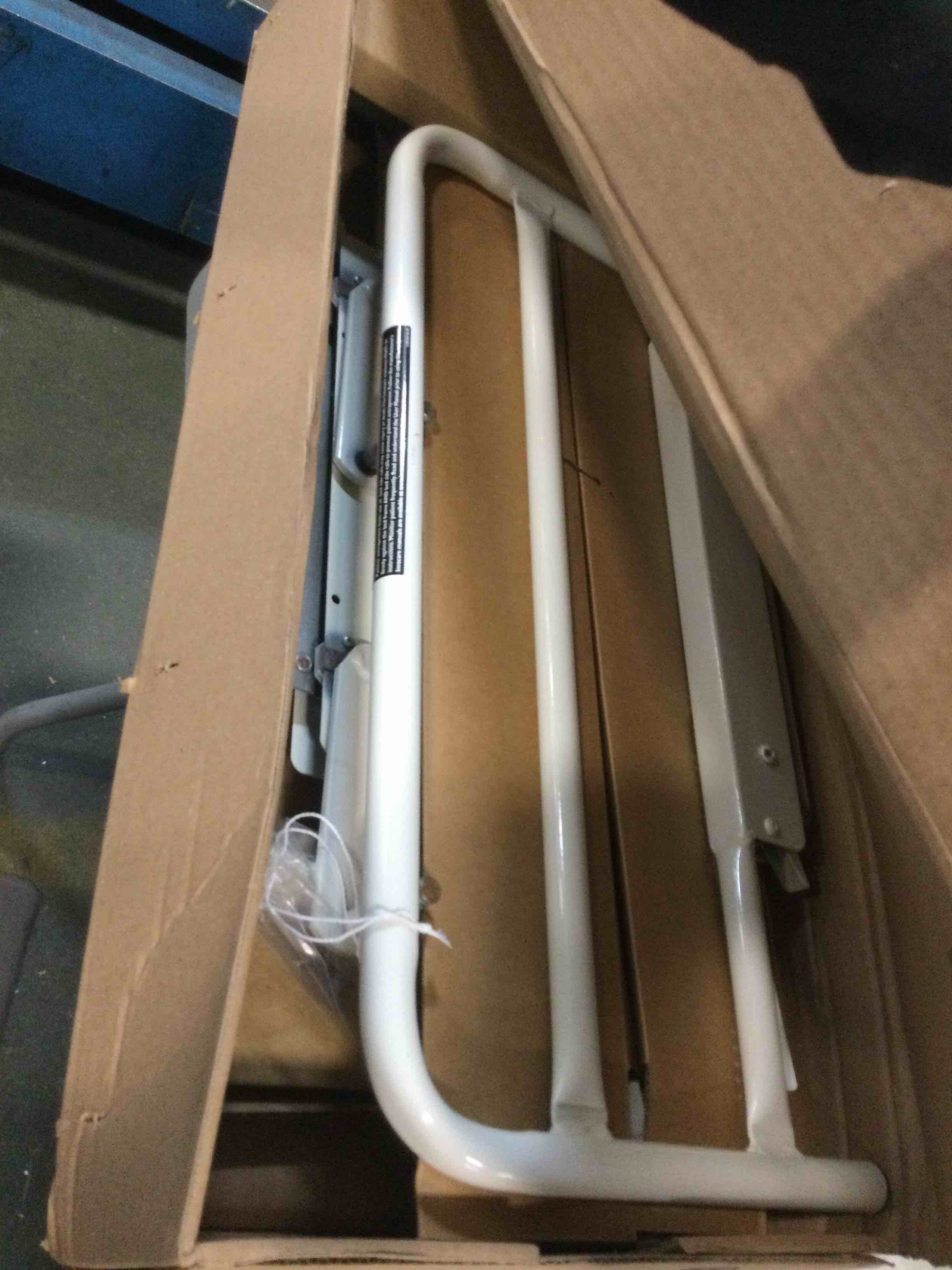 https://s3.amazonaws.com/lotting-images-prod/bidfta/BRN1589812_1733937129551.jpeg