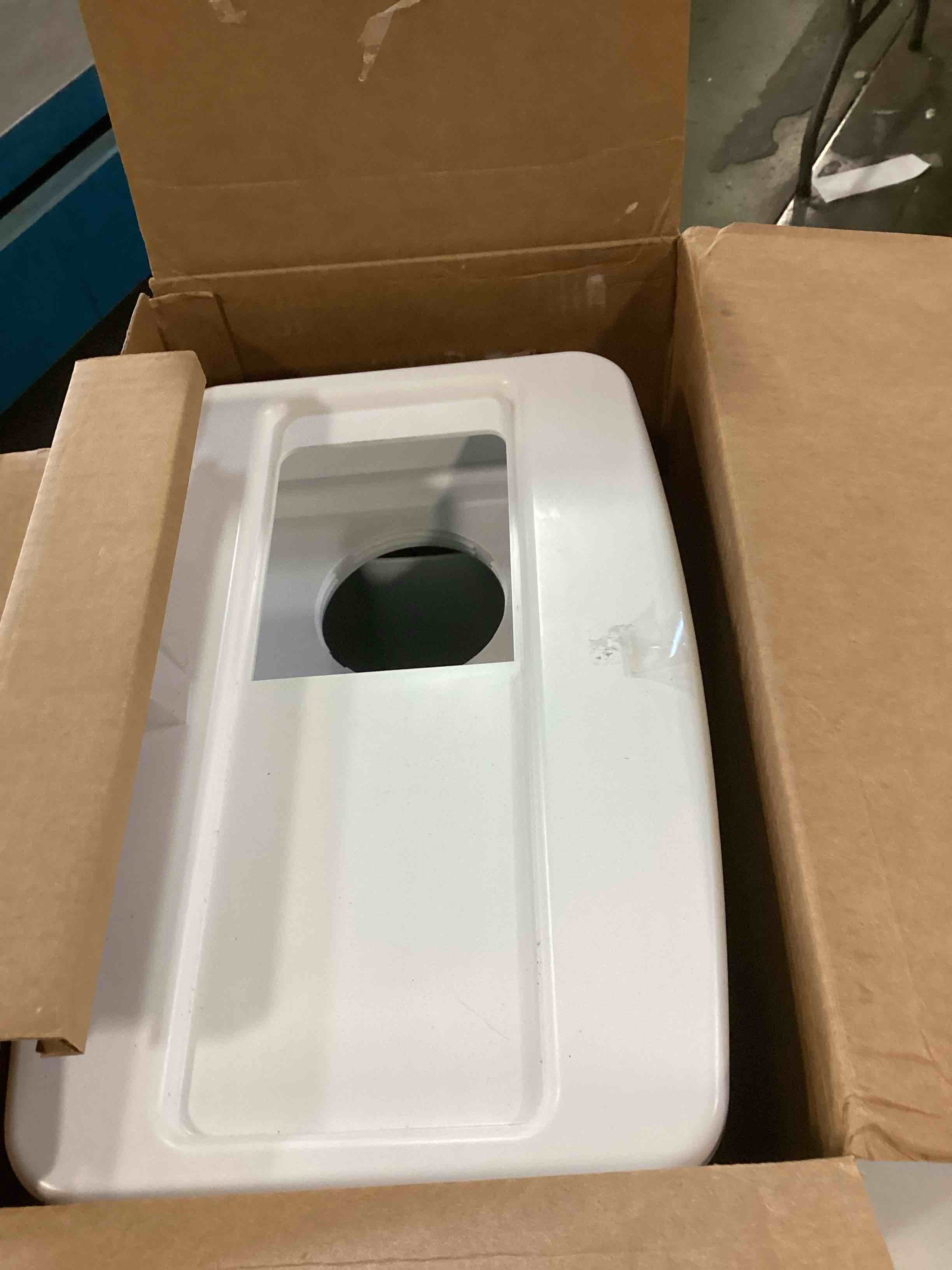 https://s3.amazonaws.com/lotting-images-prod/bidfta/BRN1594448_1736793270903.jpeg