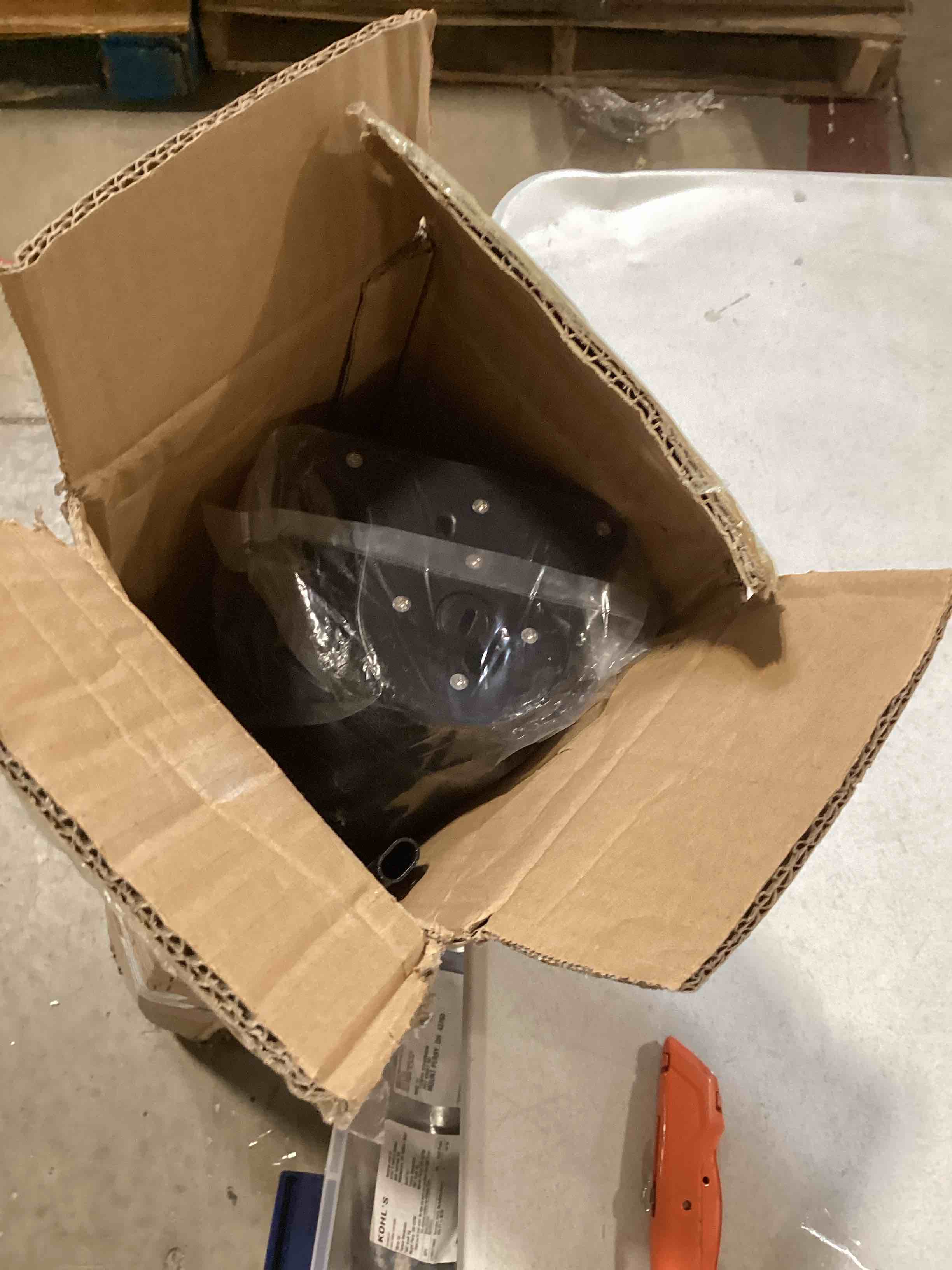 https://s3.amazonaws.com/lotting-images-prod/bidfta/BRN1601308_1750686291363.jpeg