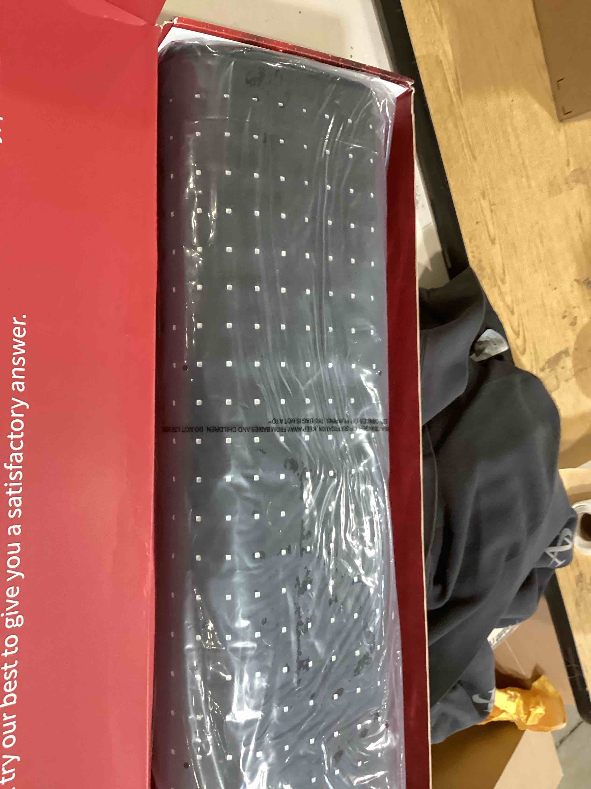 https://s3.amazonaws.com/lotting-images-prod/bidfta/BRN1608908_1744915338625.jpeg