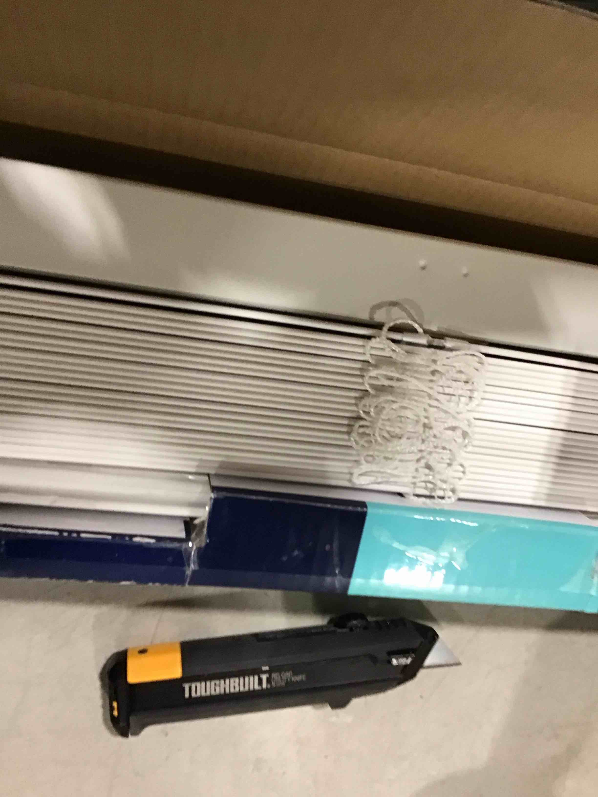 2.5 in faux wood blind 