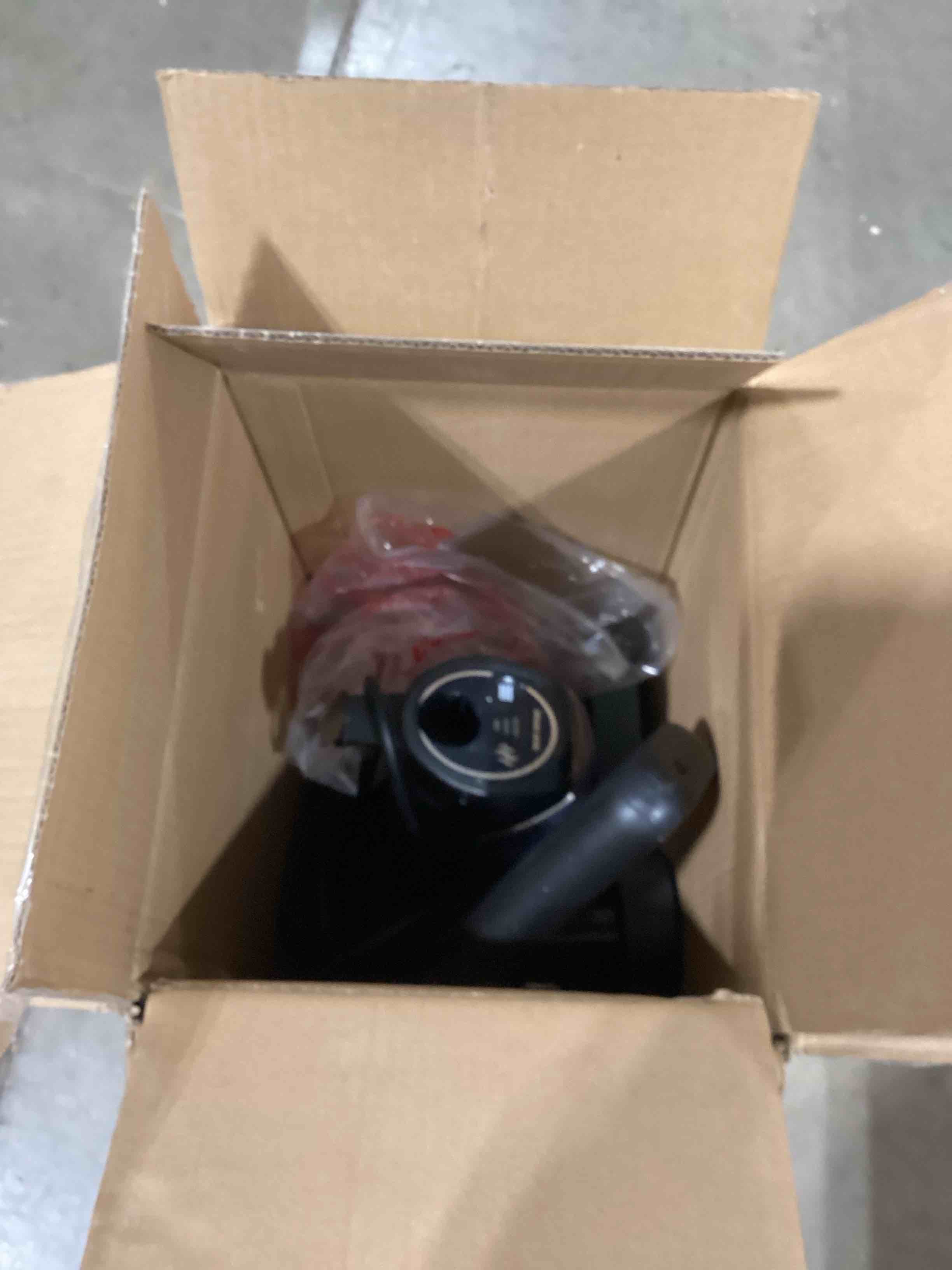 https://s3.amazonaws.com/lotting-images-prod/bidfta/BRN1622134_1740672477054.jpeg