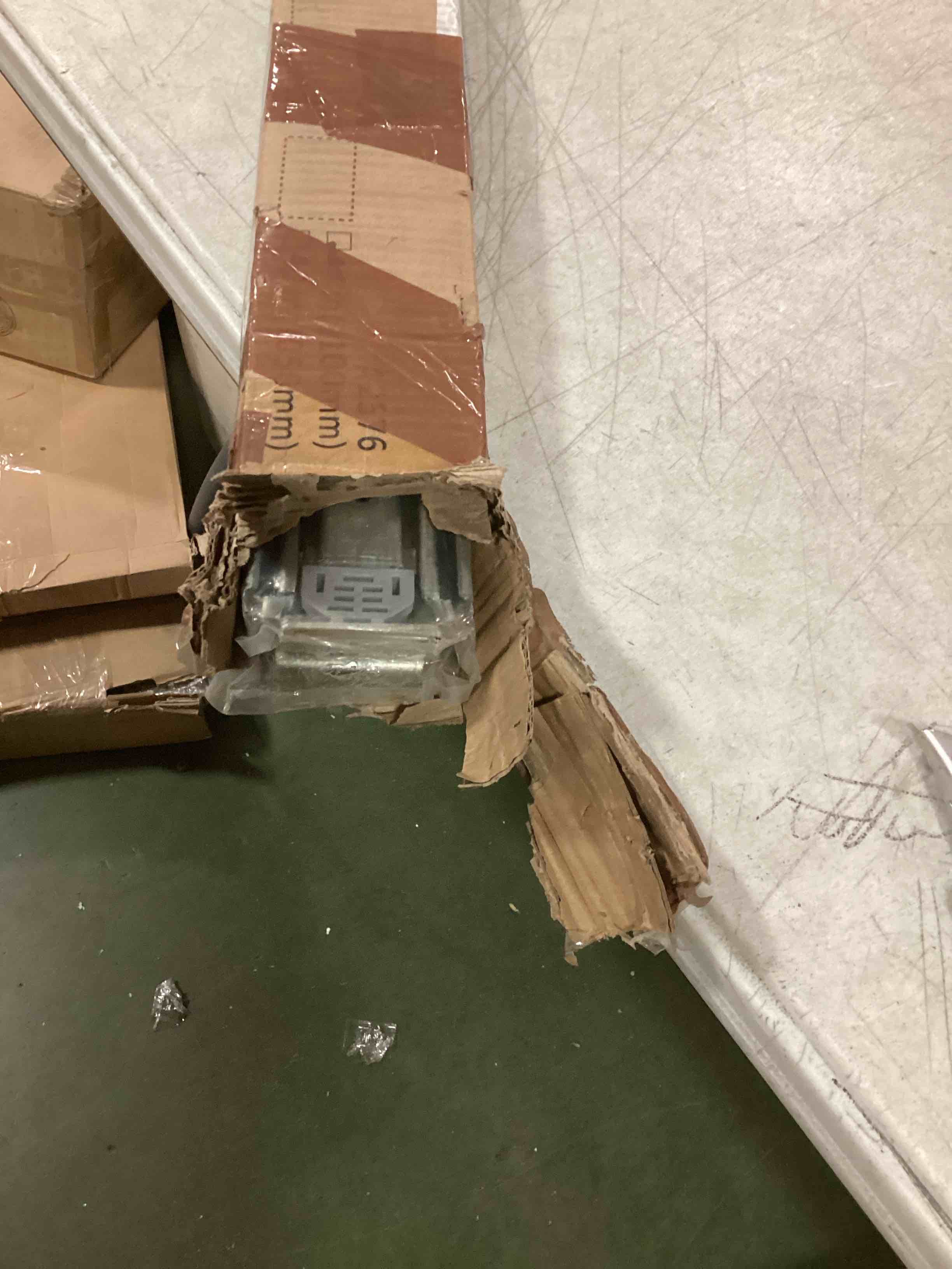https://s3.amazonaws.com/lotting-images-prod/bidfta/BRN1635501_1733751105434.jpeg