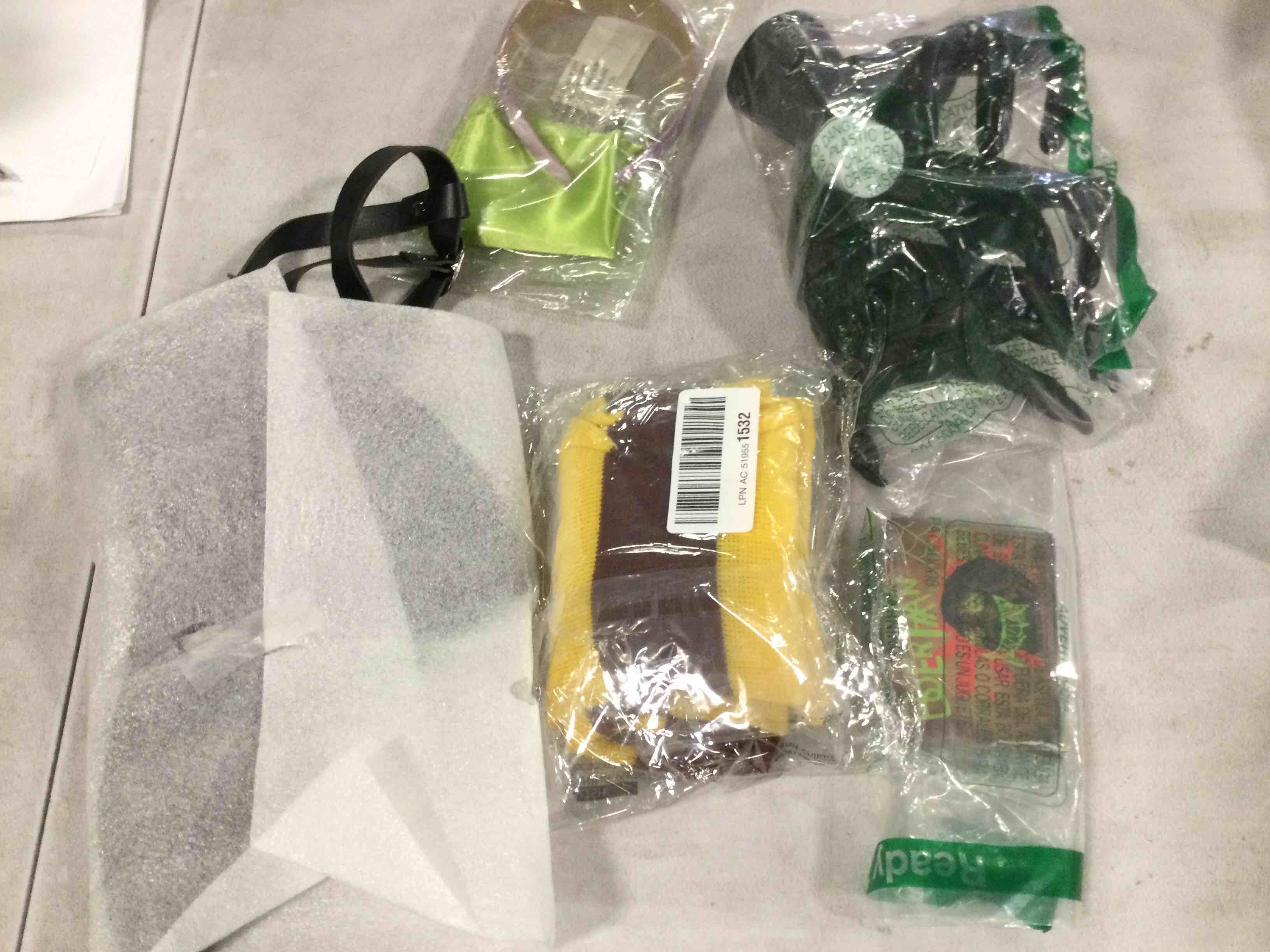 https://s3.amazonaws.com/lotting-images-prod/bidfta/BRN1636618_1733424678738.jpeg