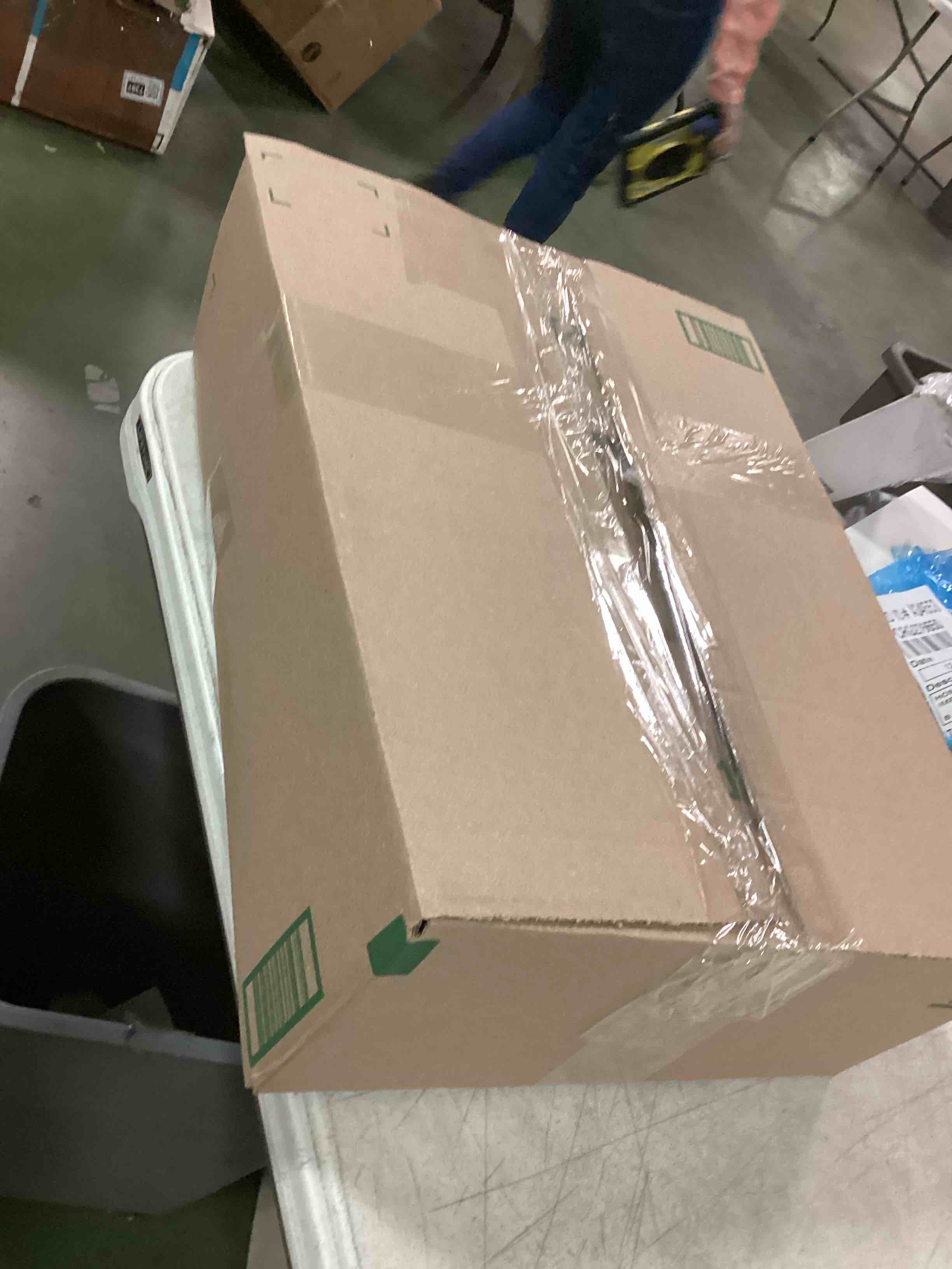 https://s3.amazonaws.com/lotting-images-prod/bidfta/BRN1636812_1733919444971.jpeg
