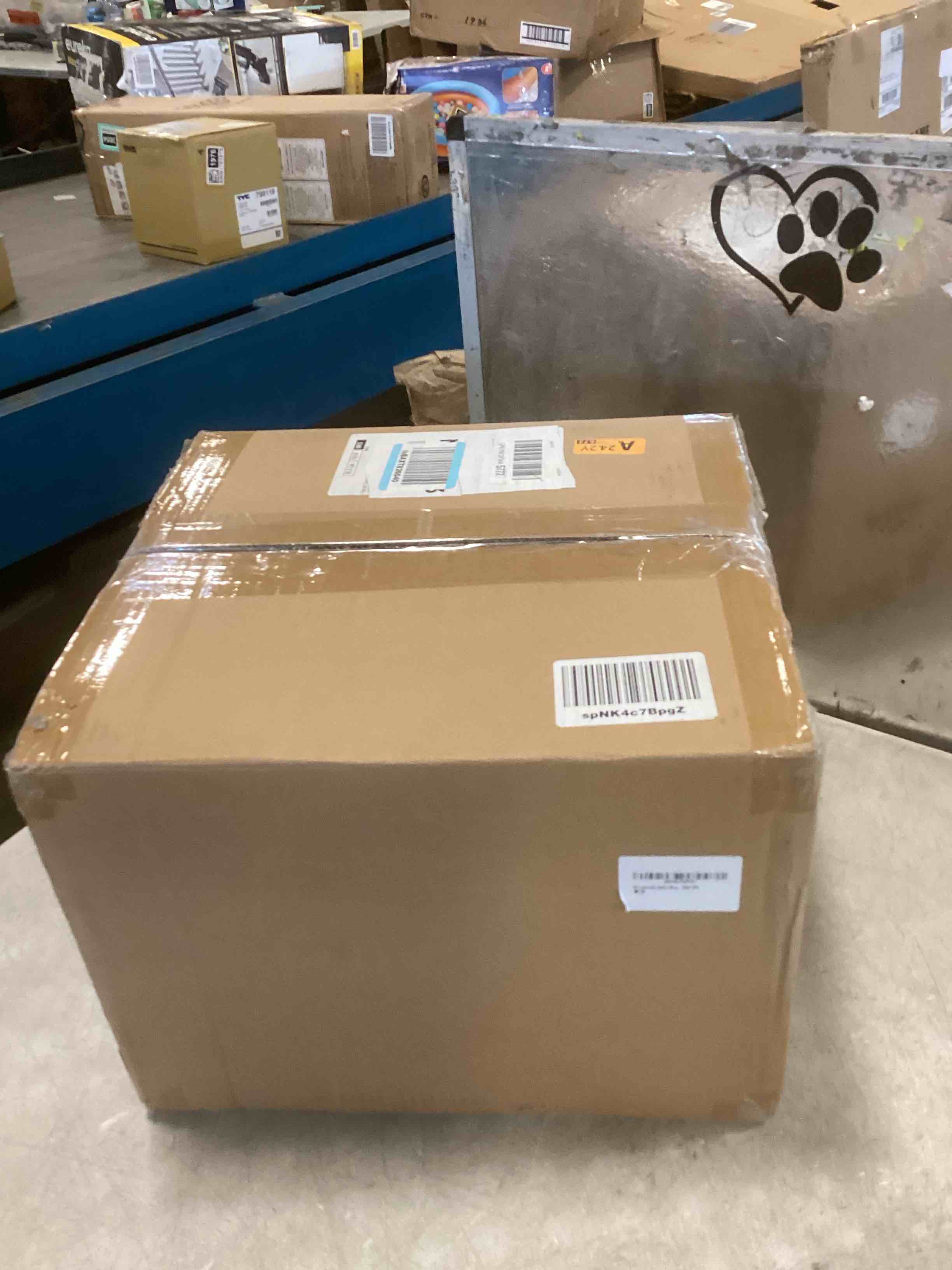 https://s3.amazonaws.com/lotting-images-prod/bidfta/BRN1639012_1738159616754.jpeg