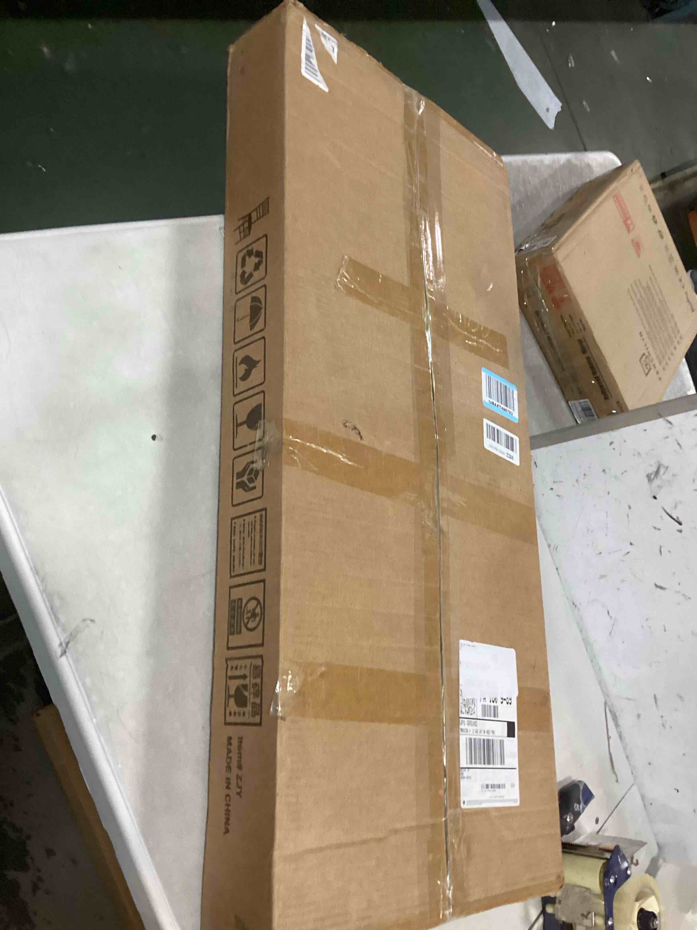 https://s3.amazonaws.com/lotting-images-prod/bidfta/BRN1645824_1735945942681.jpeg