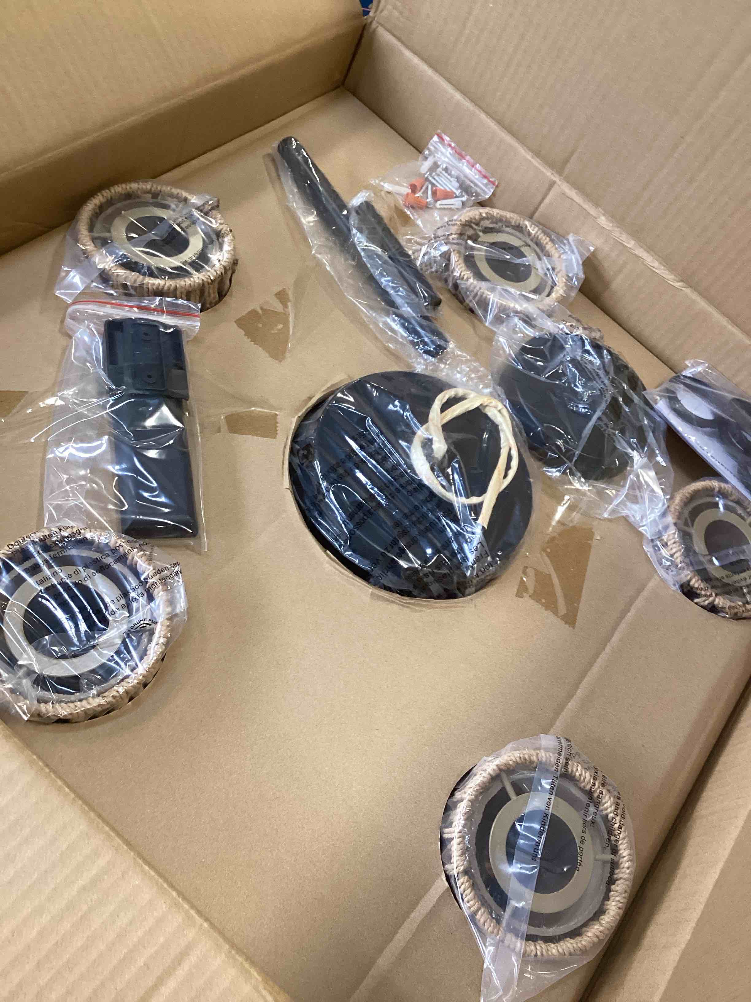 https://s3.amazonaws.com/lotting-images-prod/bidfta/BRN1647519_1740682647730.jpeg