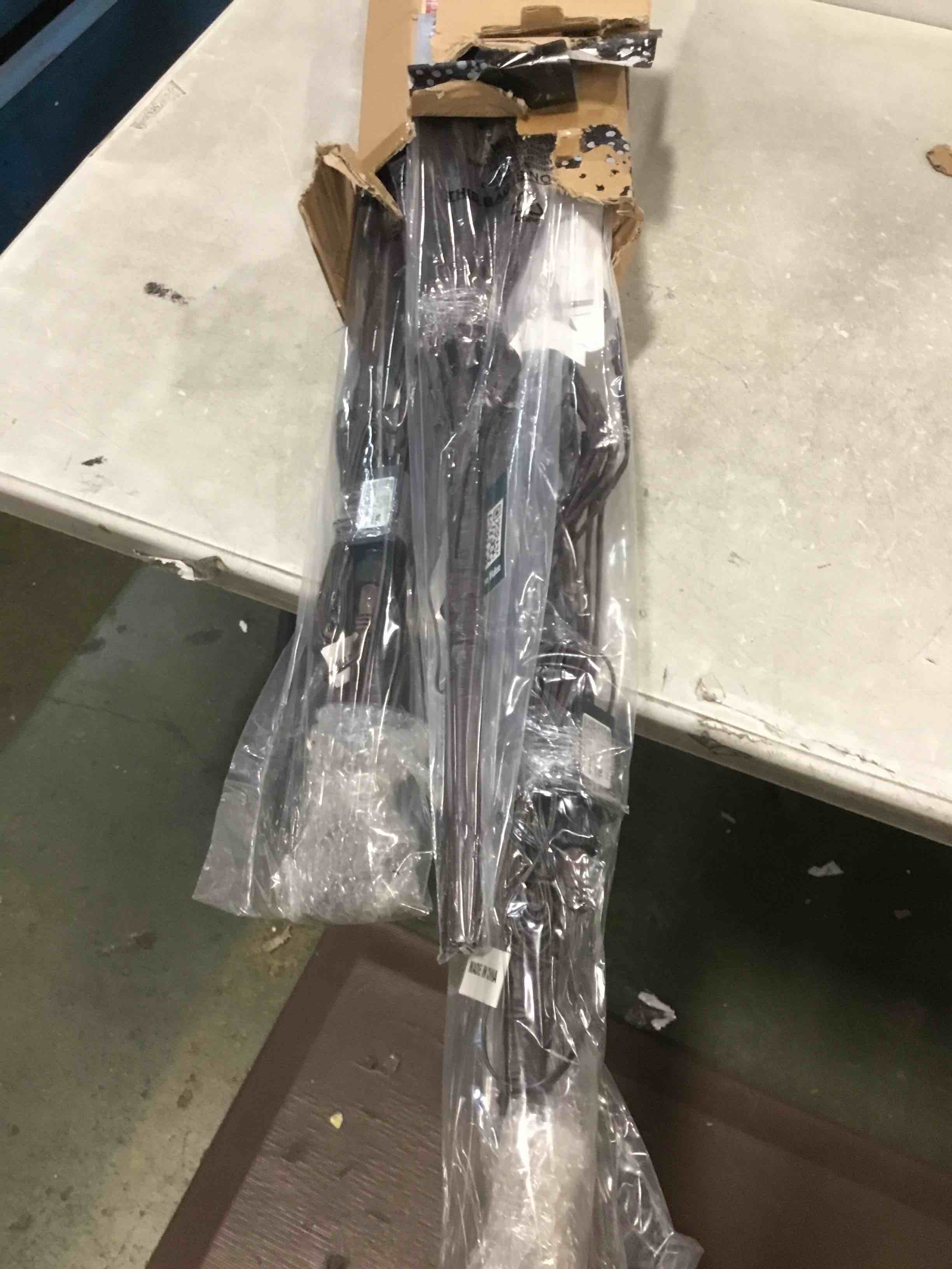 https://s3.amazonaws.com/lotting-images-prod/bidfta/BRN1648316_1734006121827.jpeg