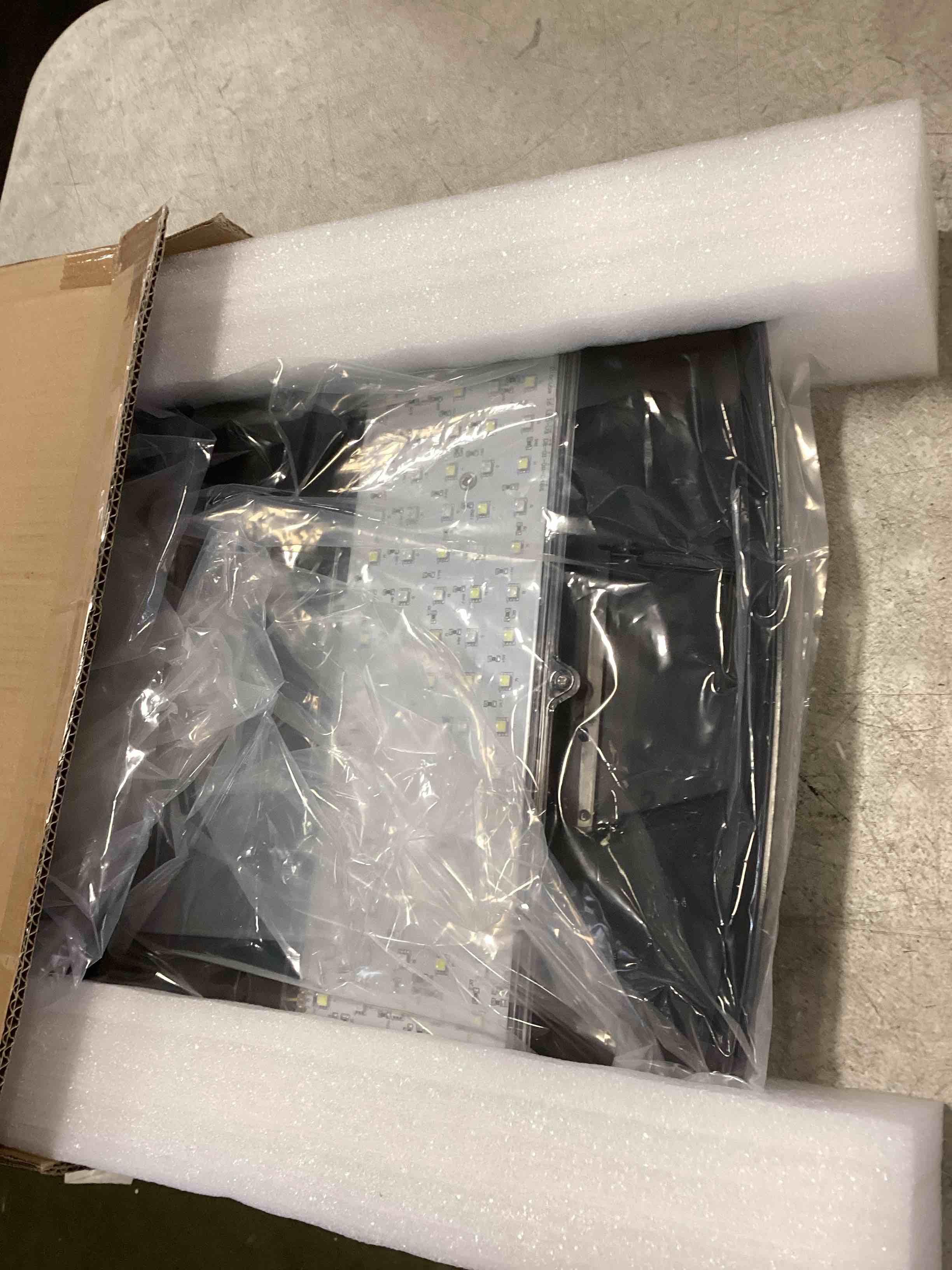 https://s3.amazonaws.com/lotting-images-prod/bidfta/BRN1650477_1734972909216.jpeg