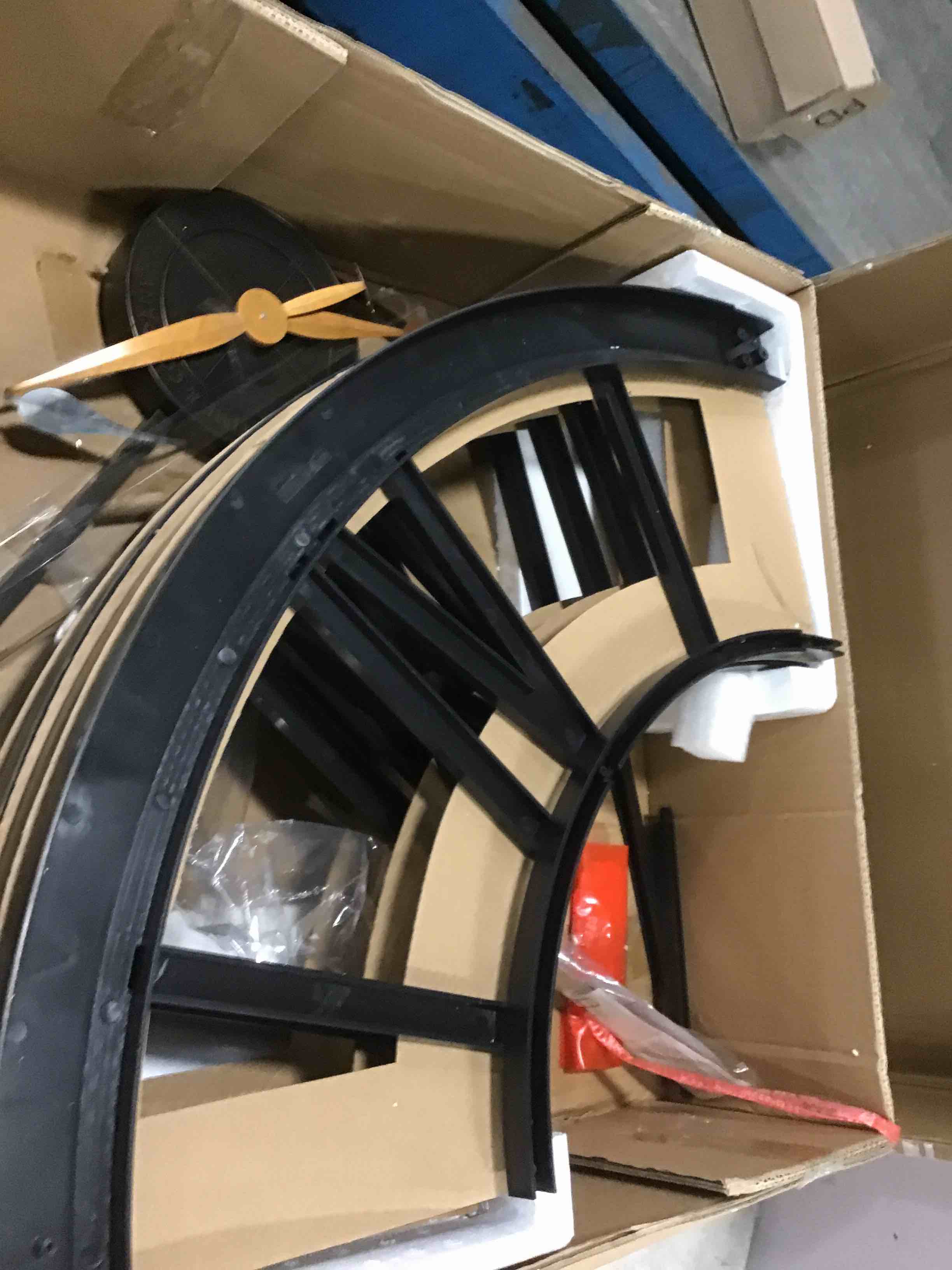 https://s3.amazonaws.com/lotting-images-prod/bidfta/BRN1653750_1734031612023.jpeg