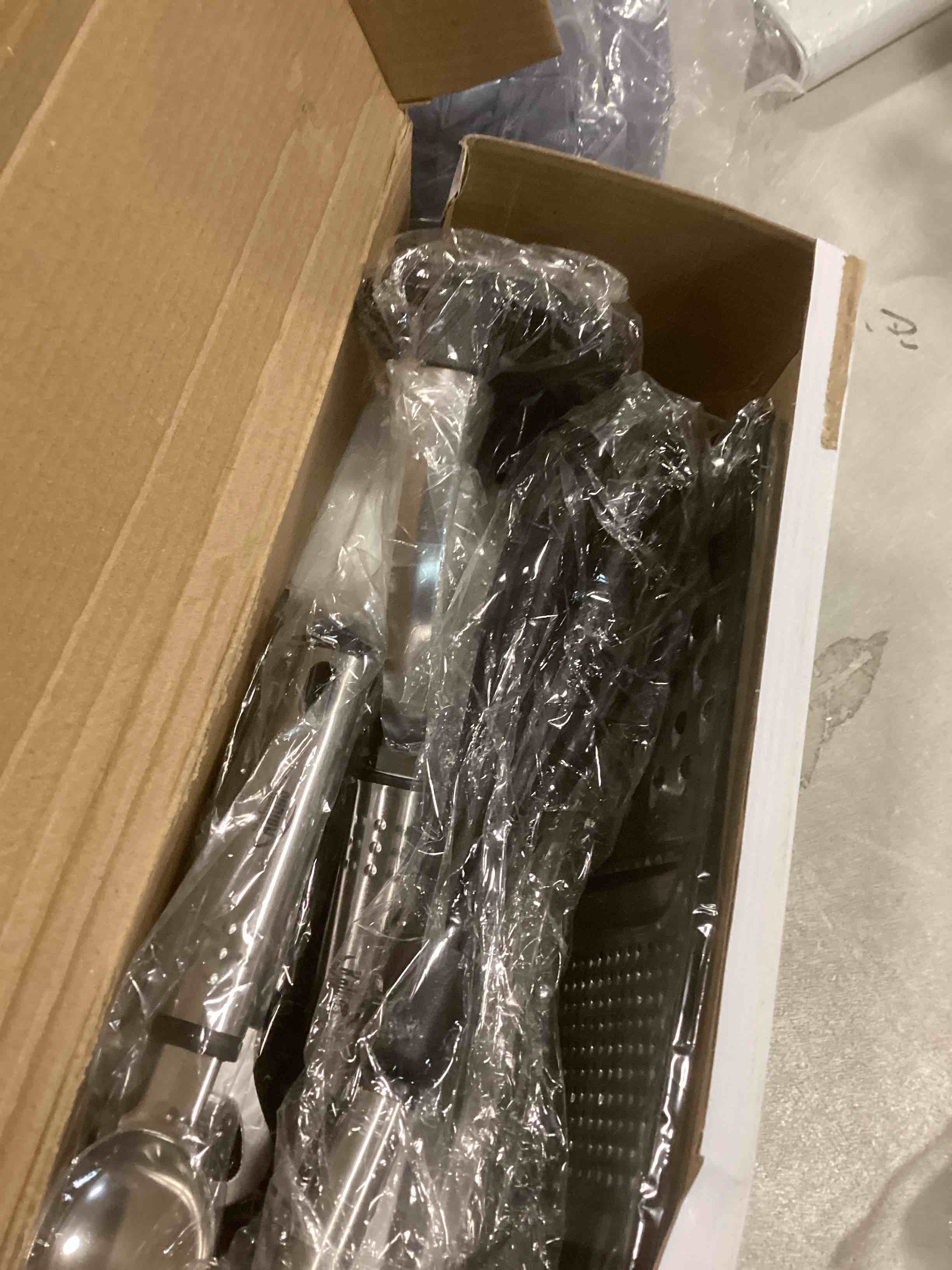 https://s3.amazonaws.com/lotting-images-prod/bidfta/BRN1657338_1734380569170.jpeg