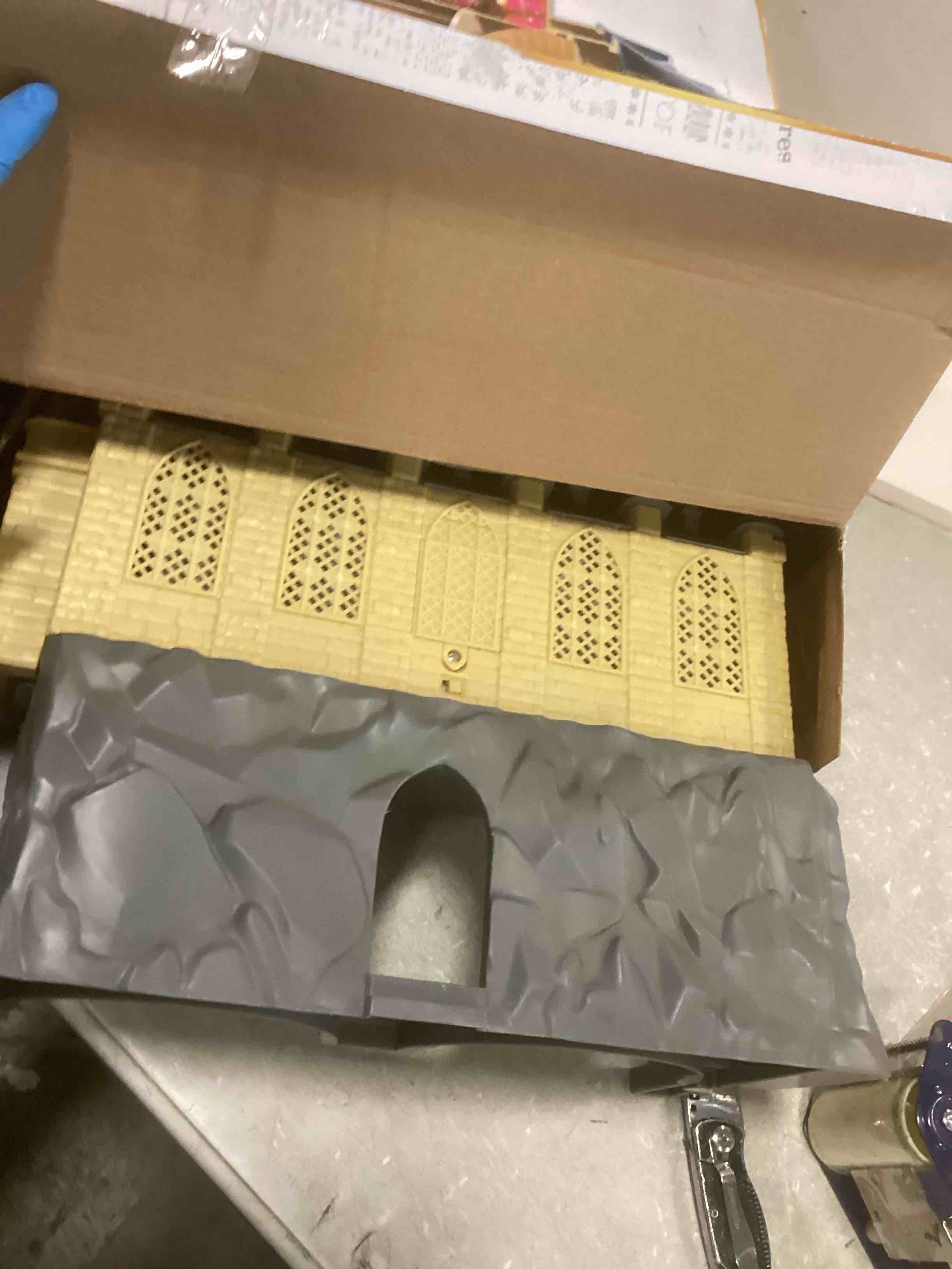 https://s3.amazonaws.com/lotting-images-prod/bidfta/BRN1657735_1734469808900.jpeg
