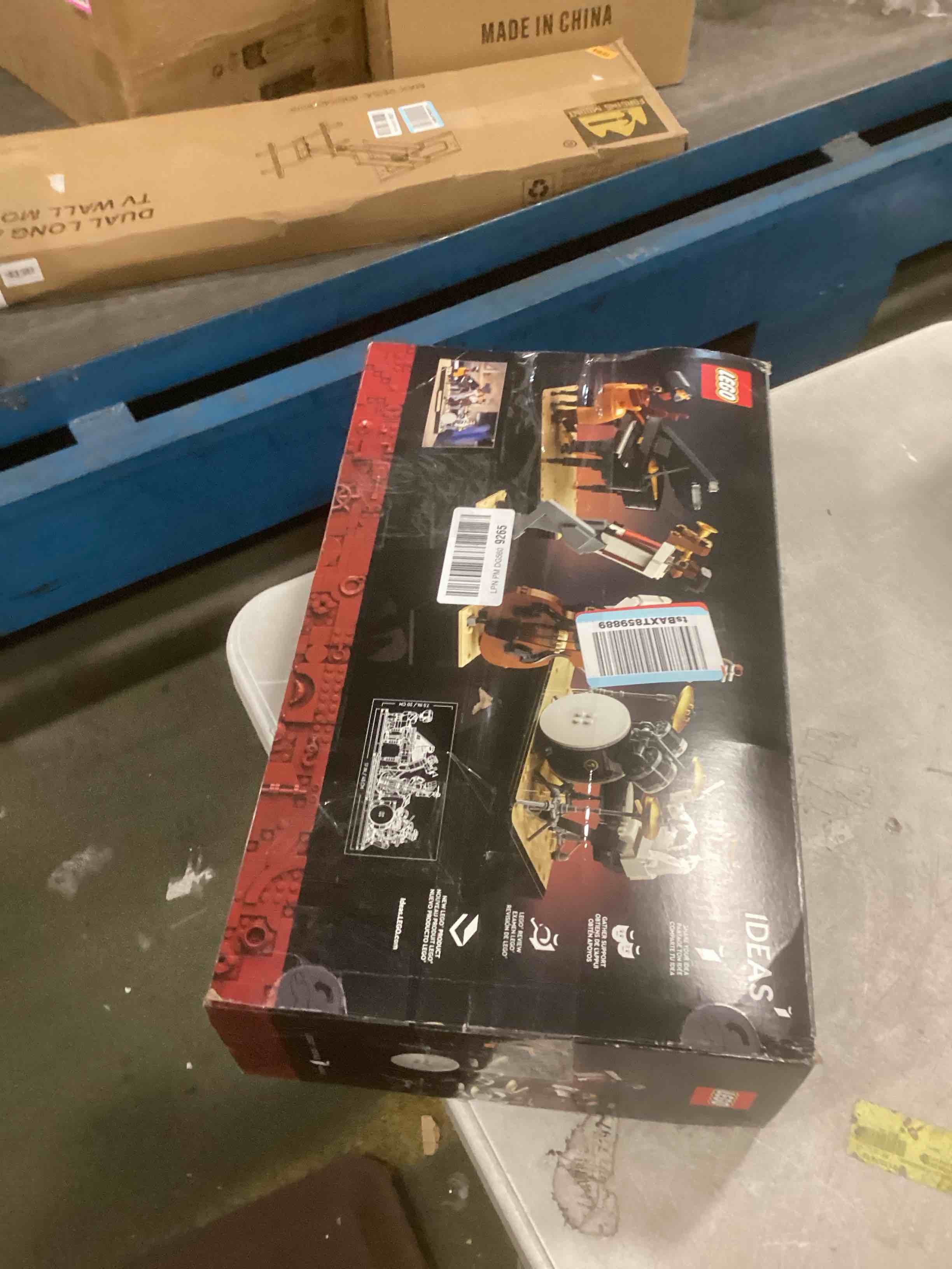 https://s3.amazonaws.com/lotting-images-prod/bidfta/BRN1658060_1734621868633.jpeg