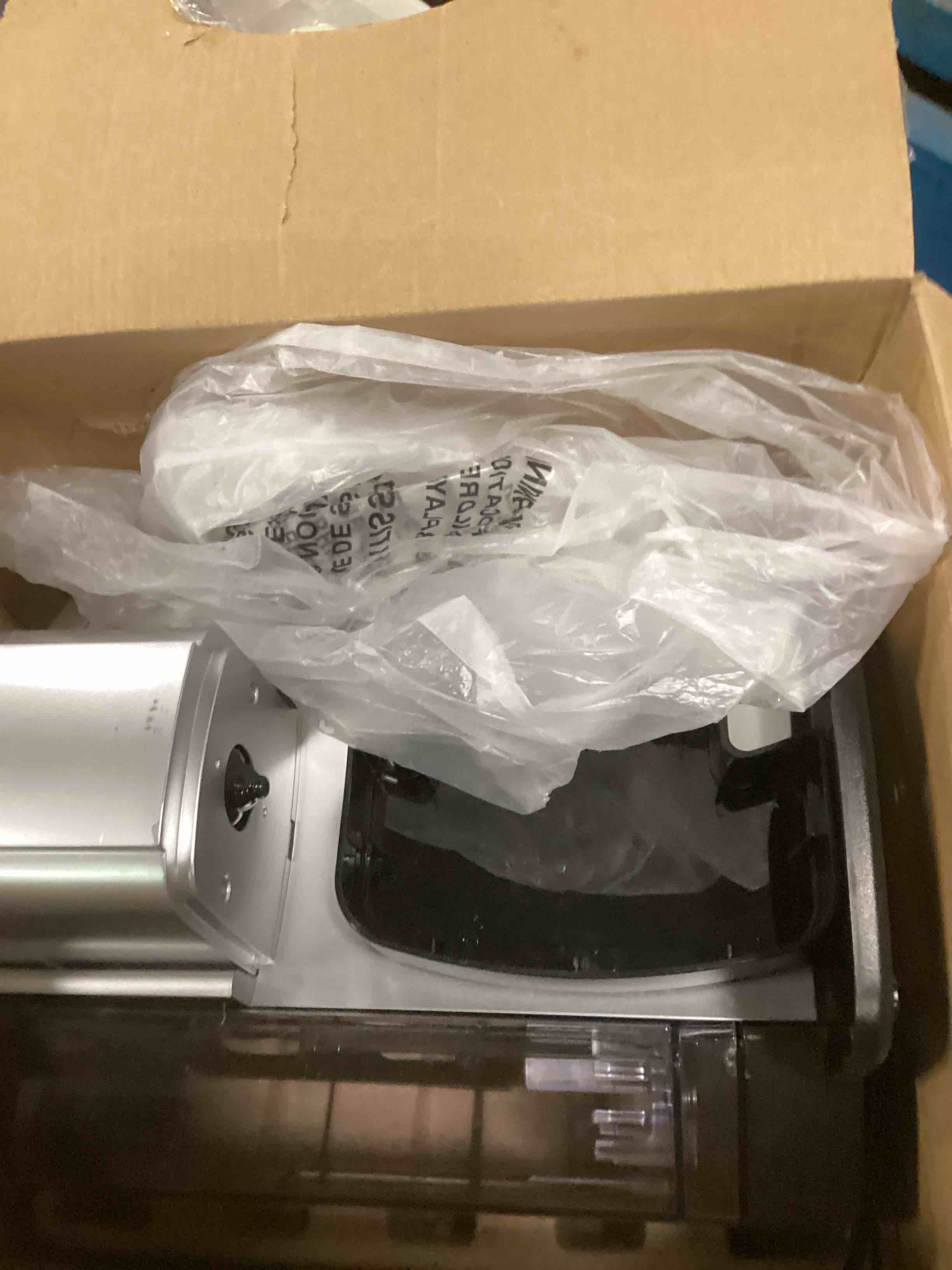 https://s3.amazonaws.com/lotting-images-prod/bidfta/BRN1660747_1735928340389.jpeg