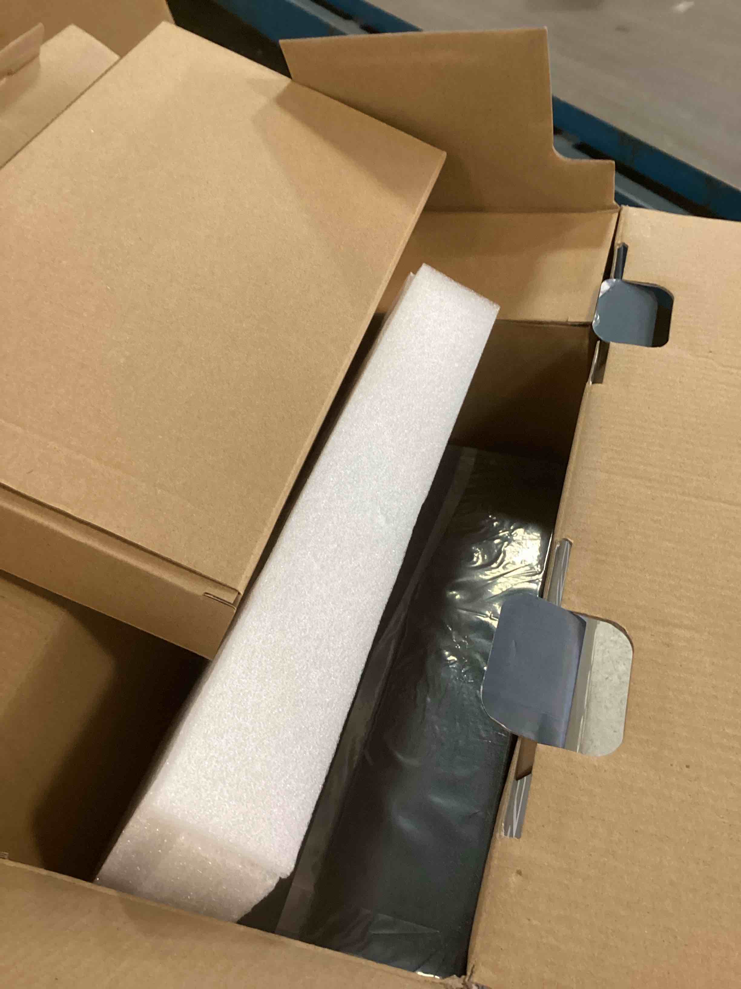 https://s3.amazonaws.com/lotting-images-prod/bidfta/BRN1665389_1736278071361.jpeg