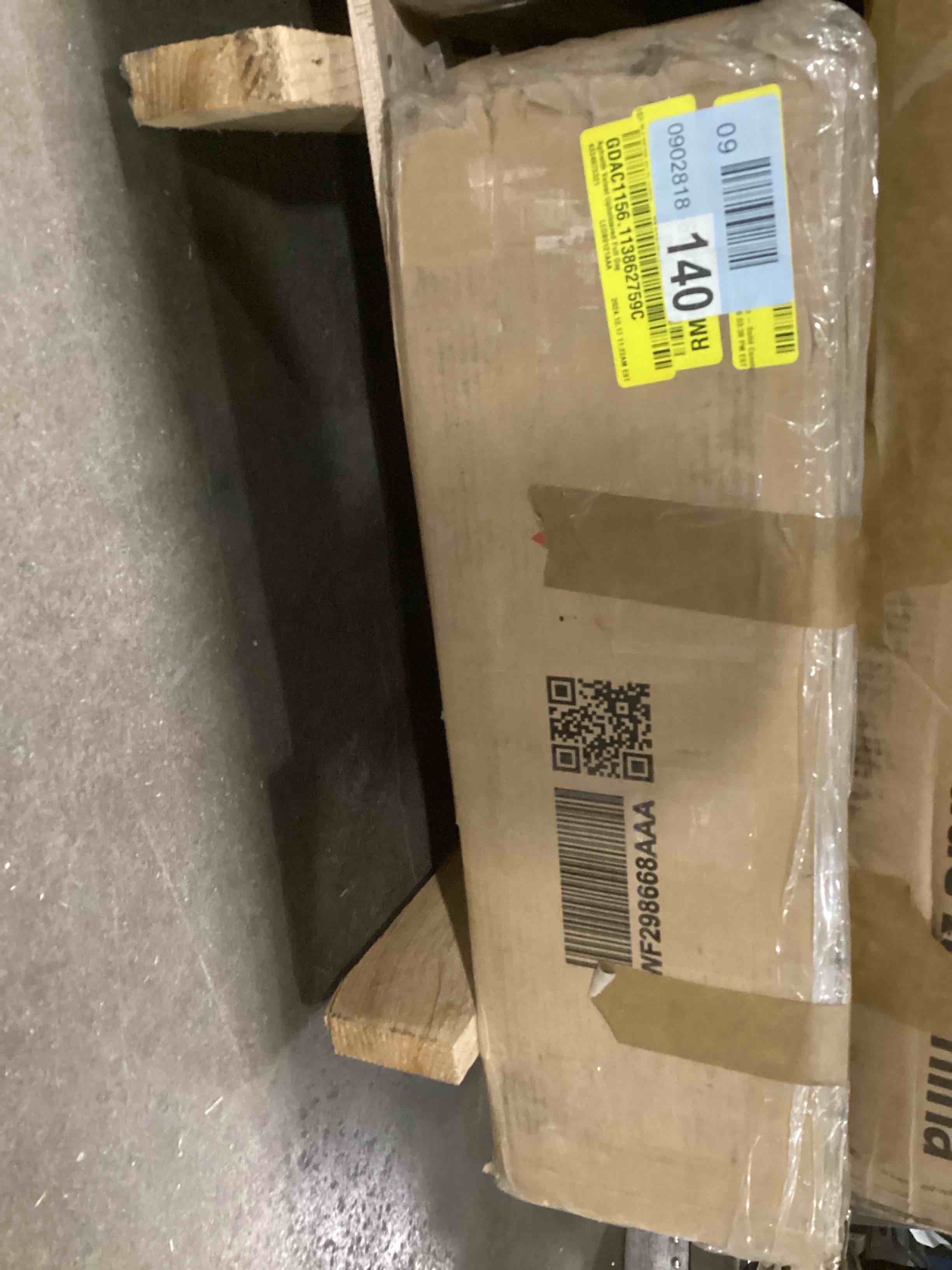 Aghwith Velvet Upholstered Full Day 