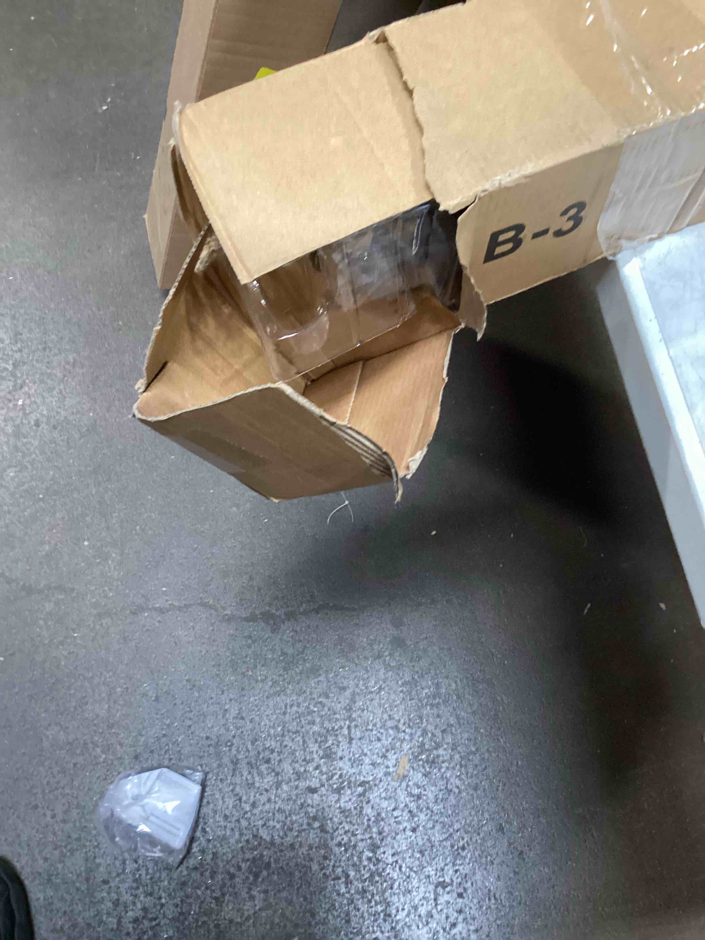 https://s3.amazonaws.com/lotting-images-prod/bidfta/BRN1682823_1738263480931.jpeg