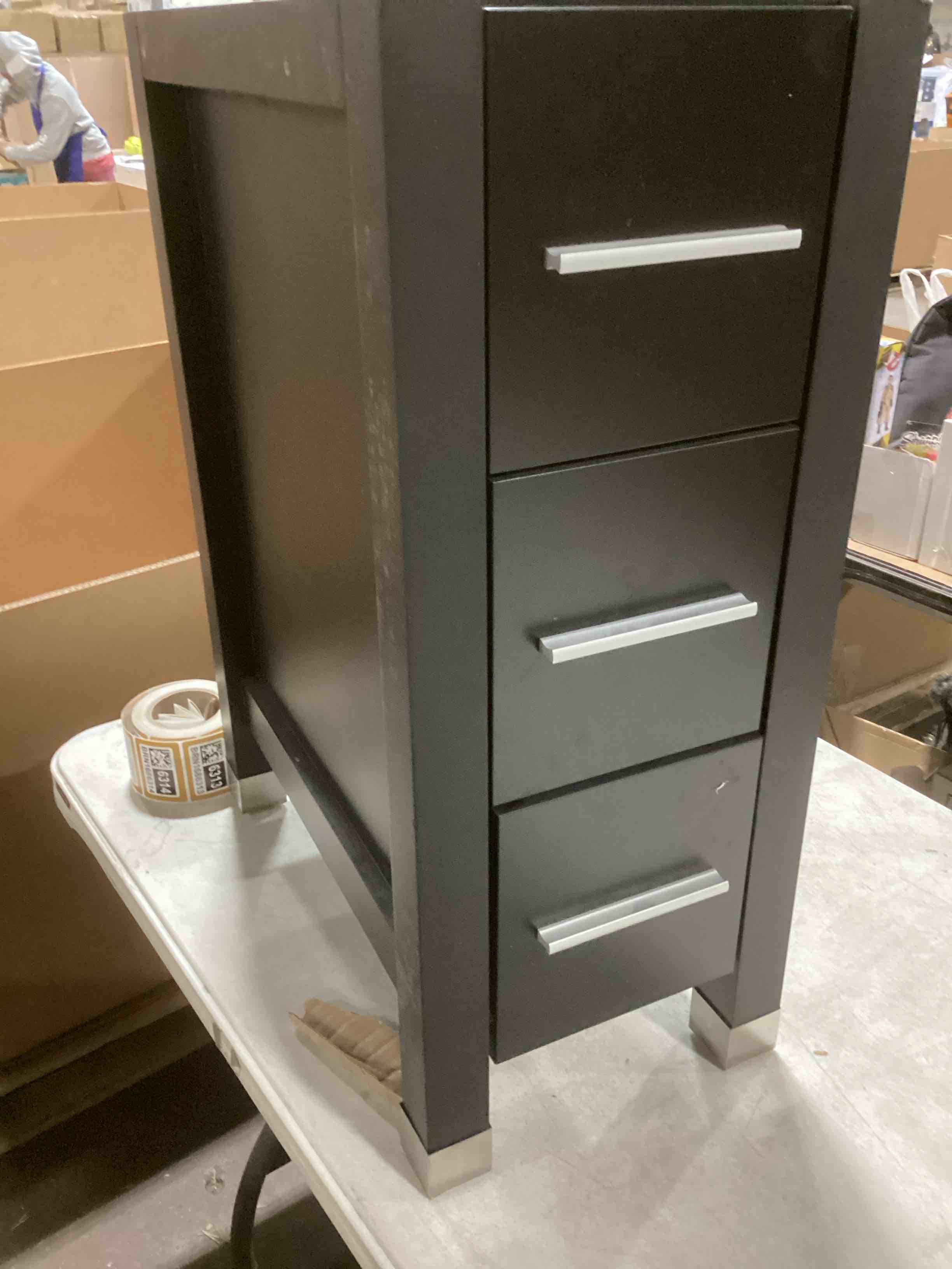 https://s3.amazonaws.com/lotting-images-prod/bidfta/BRN1685898_1736356573074.jpeg