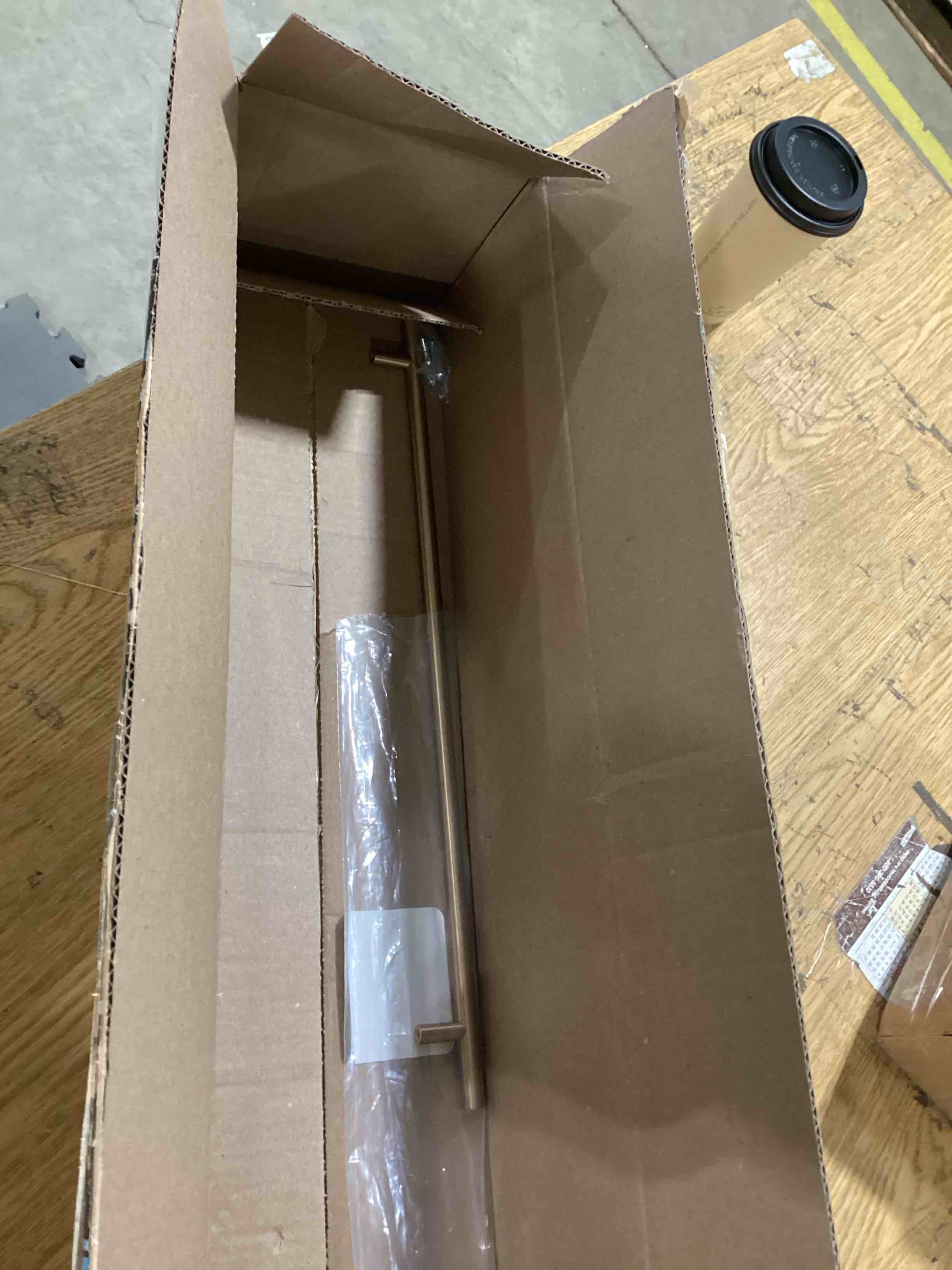 https://s3.amazonaws.com/lotting-images-prod/bidfta/BRN1722142_1745408073541.jpeg