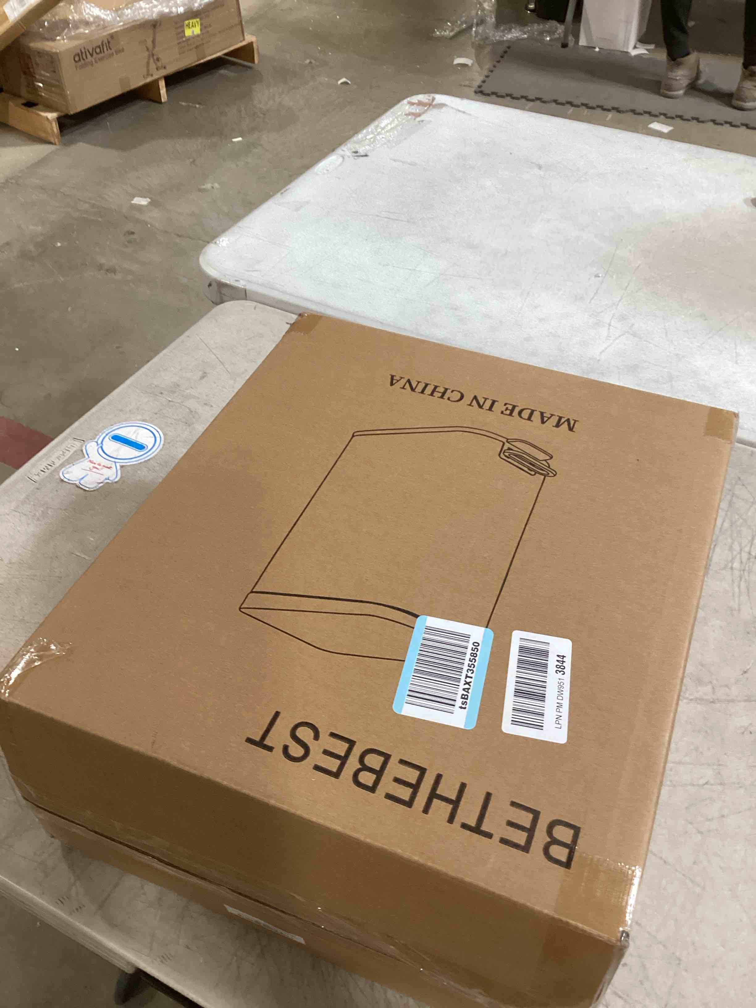 https://s3.amazonaws.com/lotting-images-prod/bidfta/BRN1733449_1745433781982.jpeg