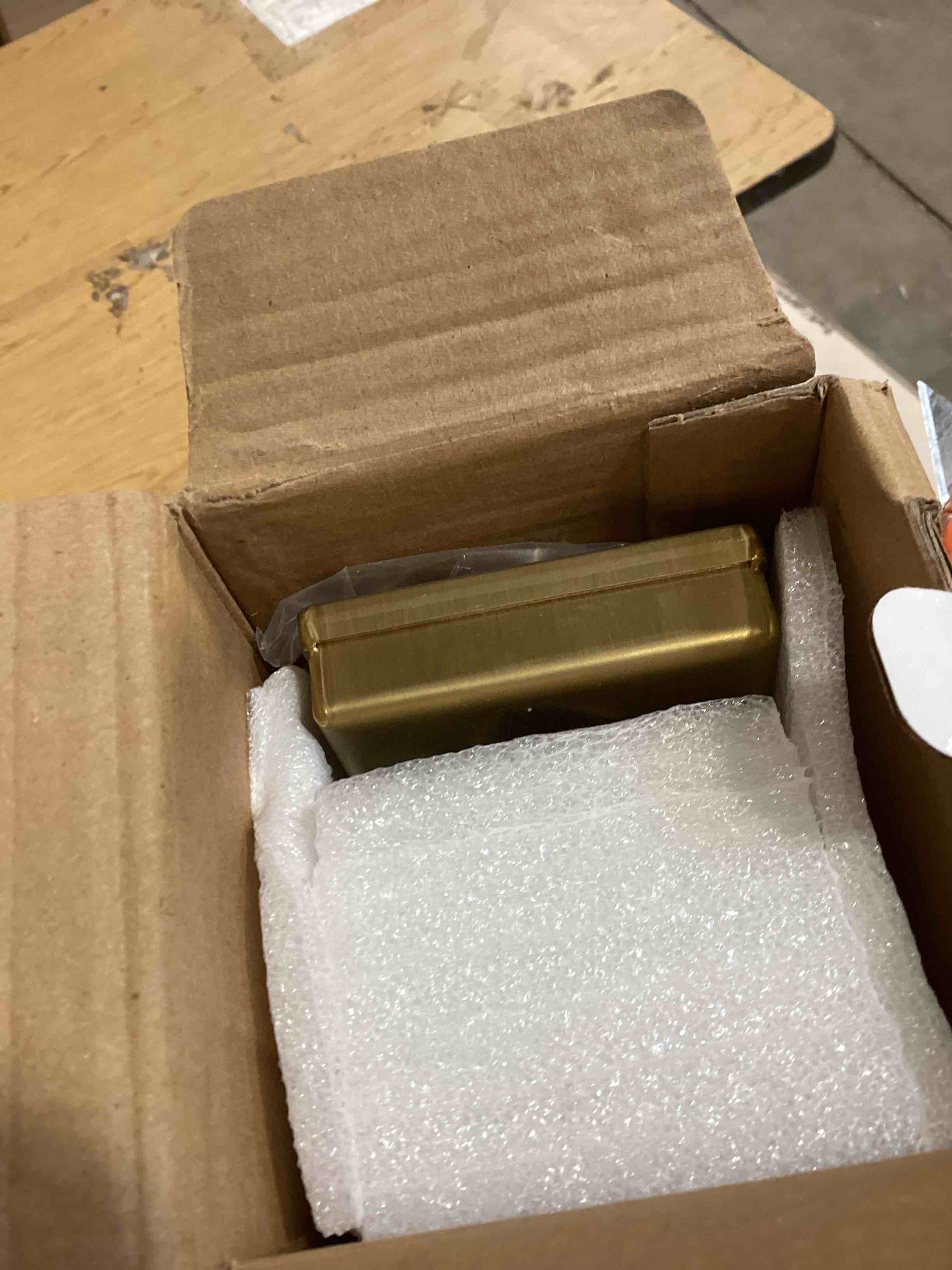 https://s3.amazonaws.com/lotting-images-prod/bidfta/BRN1735830_1747230044724.jpeg