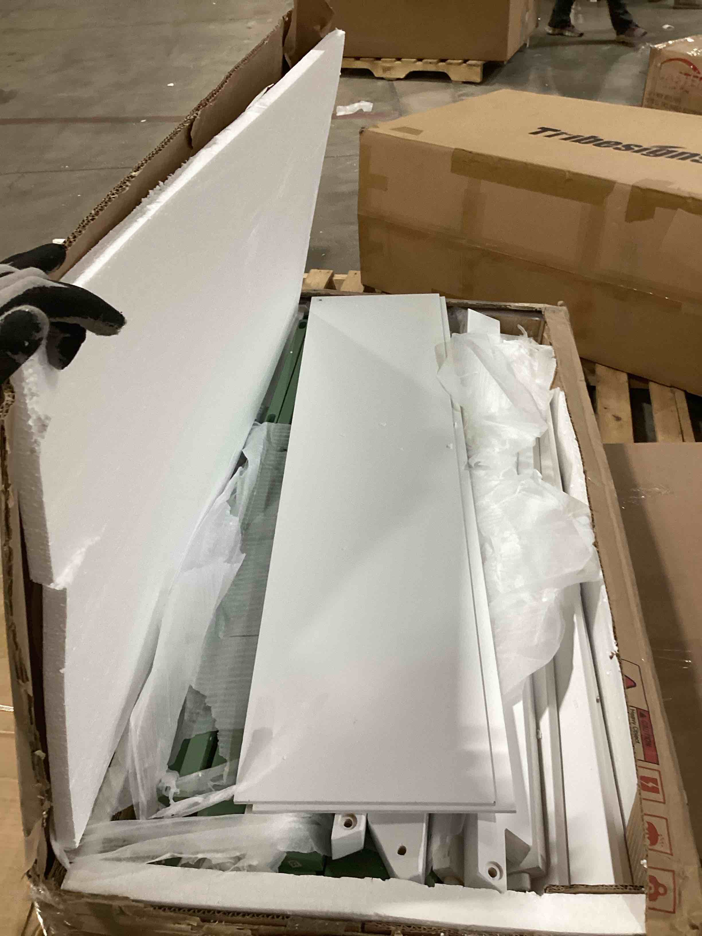 https://s3.amazonaws.com/lotting-images-prod/bidfta/BRN1738270_1746192447340.jpeg