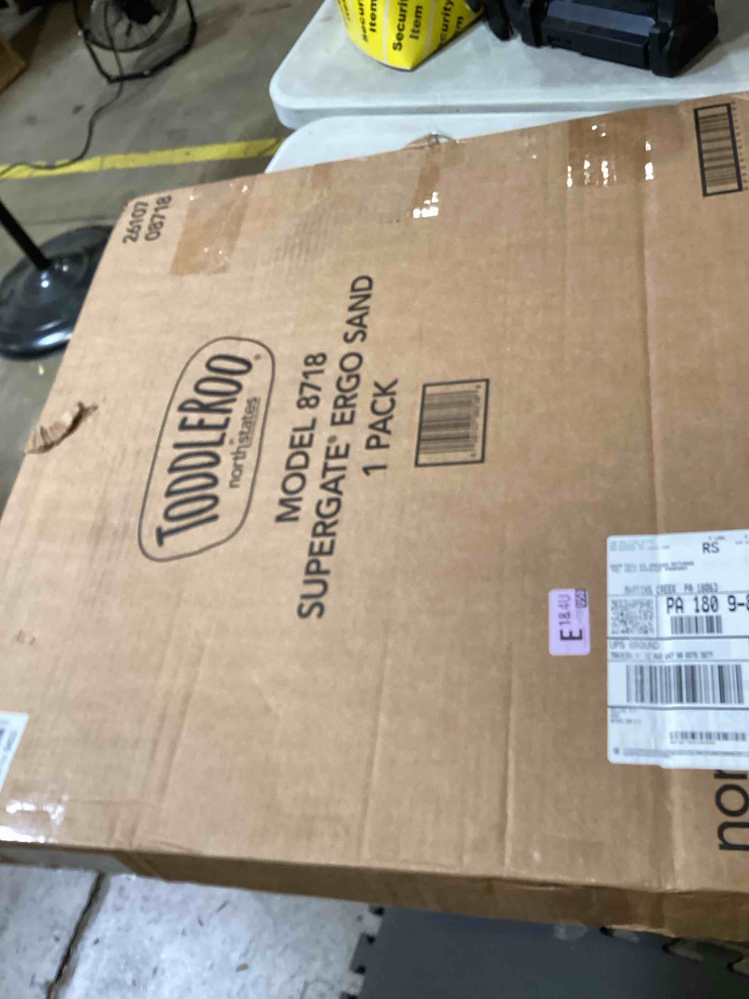 Condition photo showing Good Condition for Toddleroo by North States 42” Wide Supergate Ergo Baby Gate, Made in USA: For Doorways or stairways. Includes Wall Cups. Pressure or Hardware Mount. 26” - 42” Wide (26" Tall, Sand) (B01HG7E5R8)