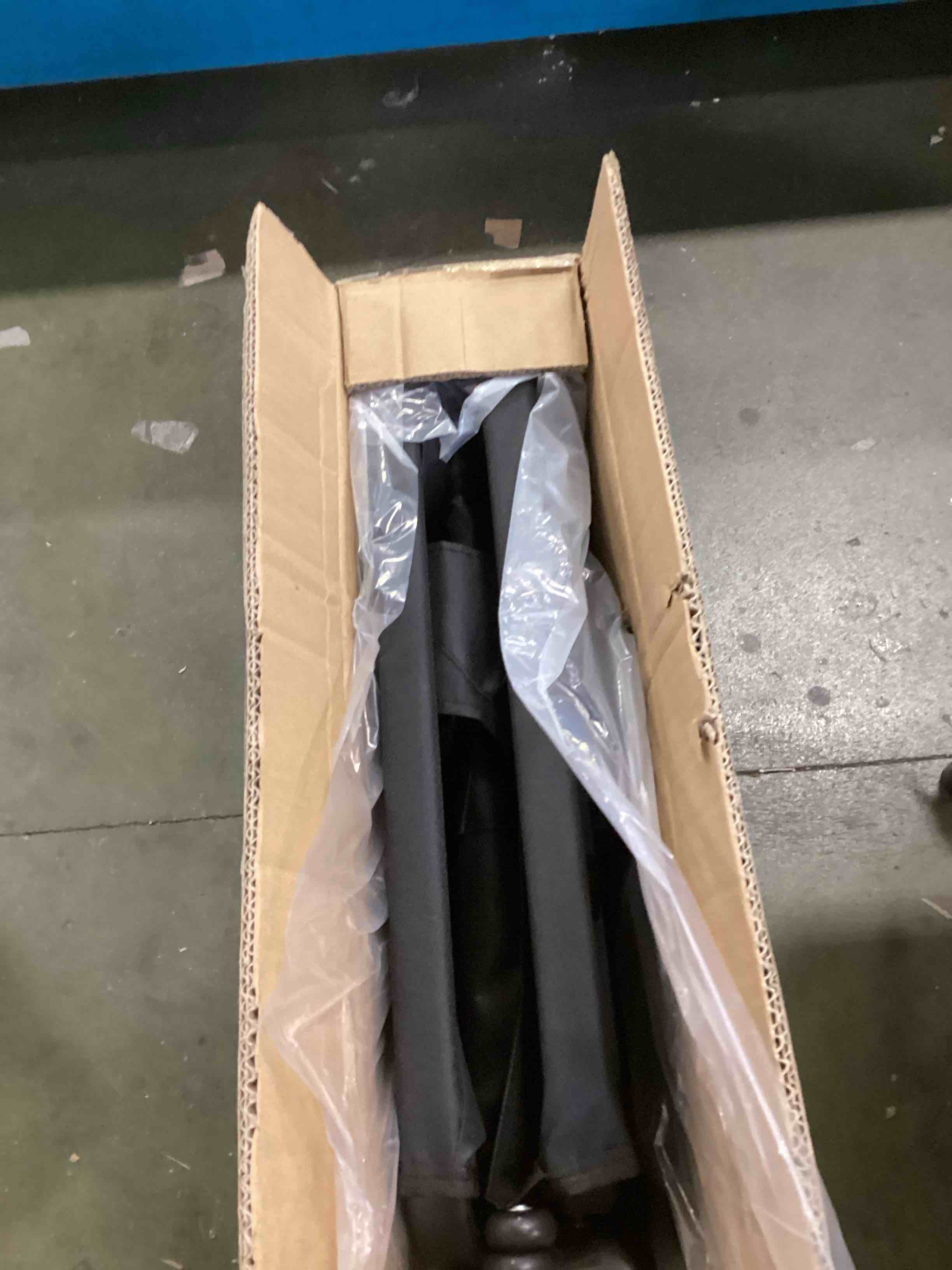 https://s3.amazonaws.com/lotting-images-prod/bidfta/BRN1756109_1736530131823.jpeg