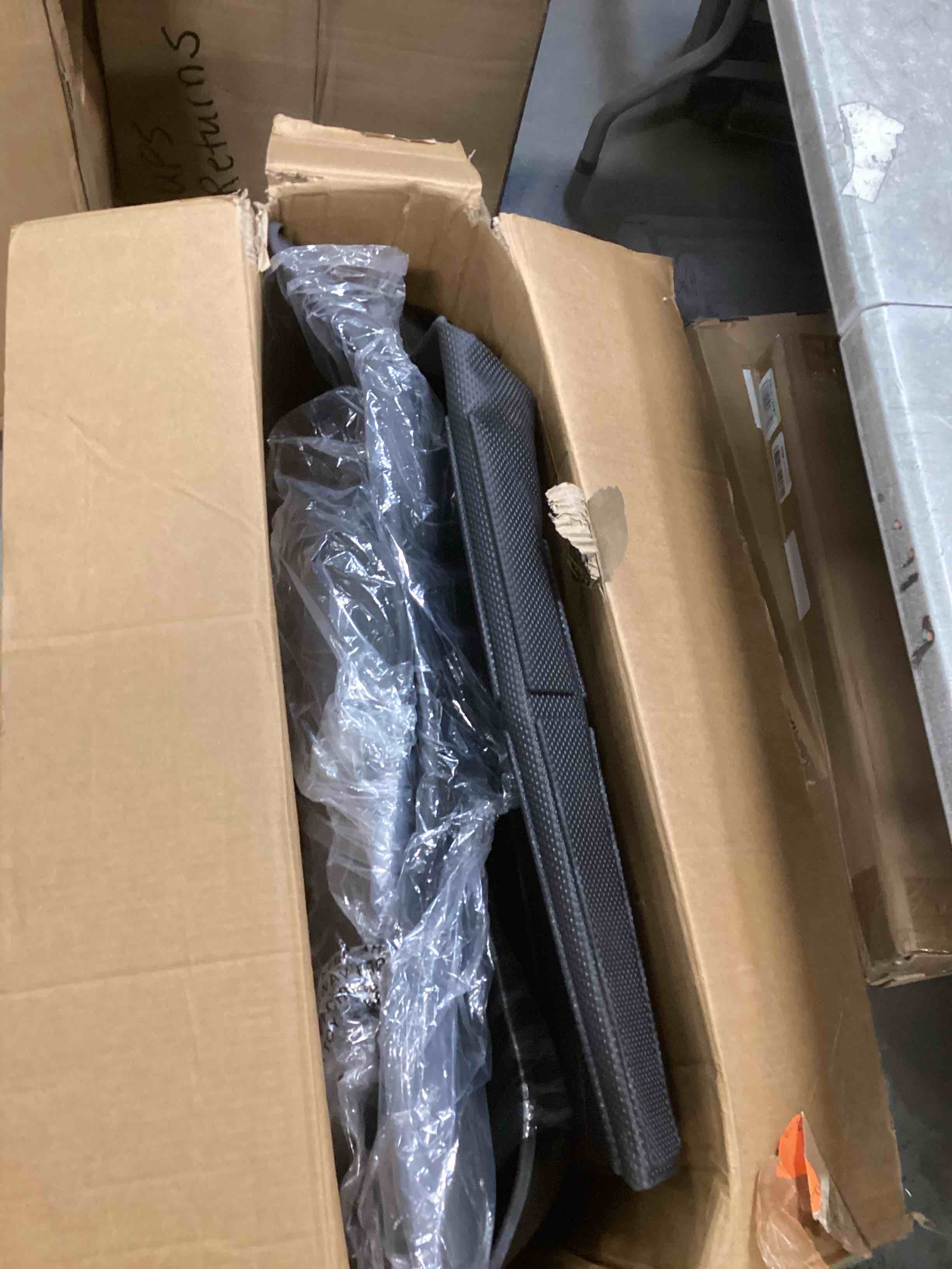 https://s3.amazonaws.com/lotting-images-prod/bidfta/BRN1757980_1737475971624.jpeg