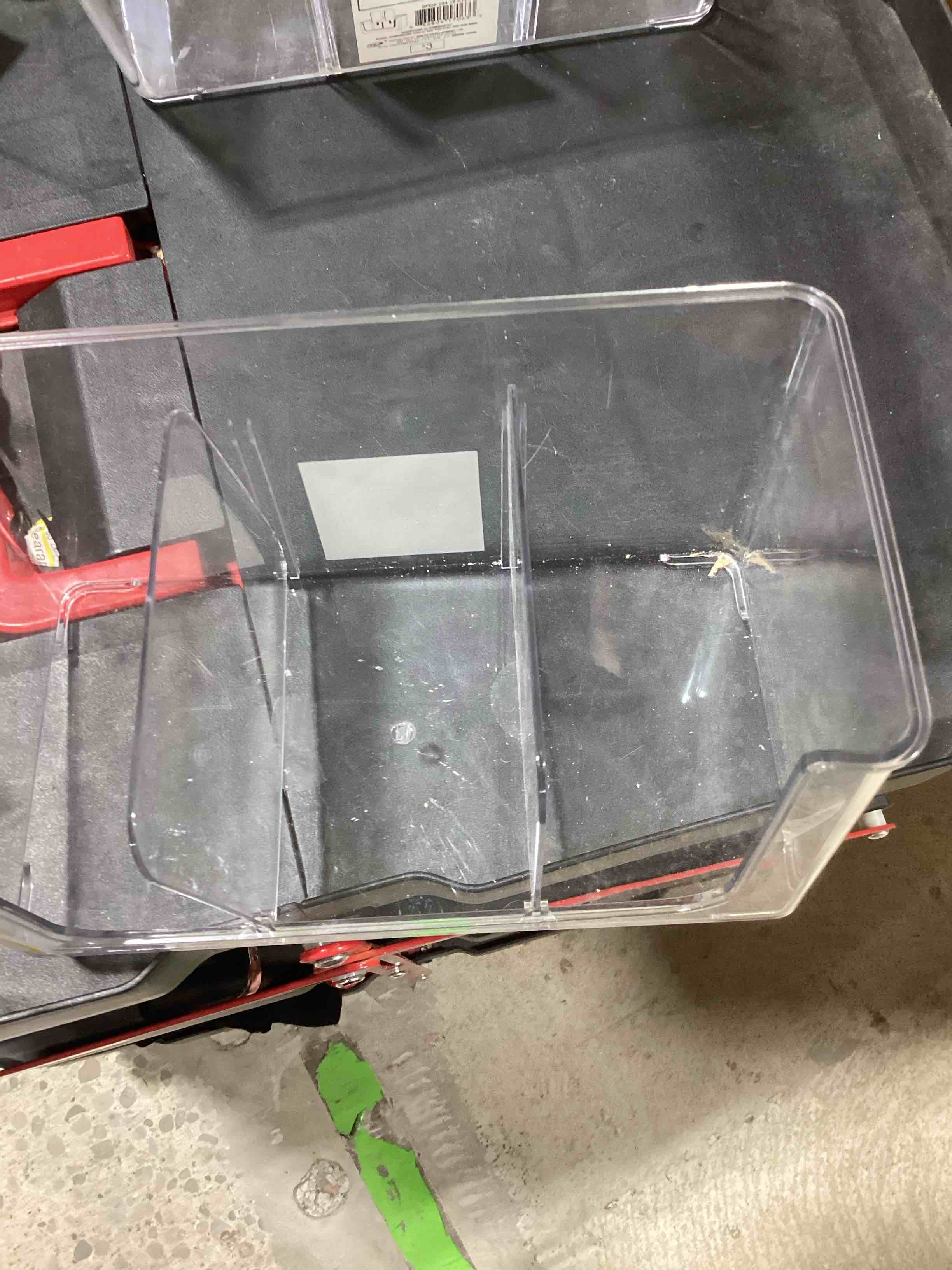 storage bin with 2 dividers