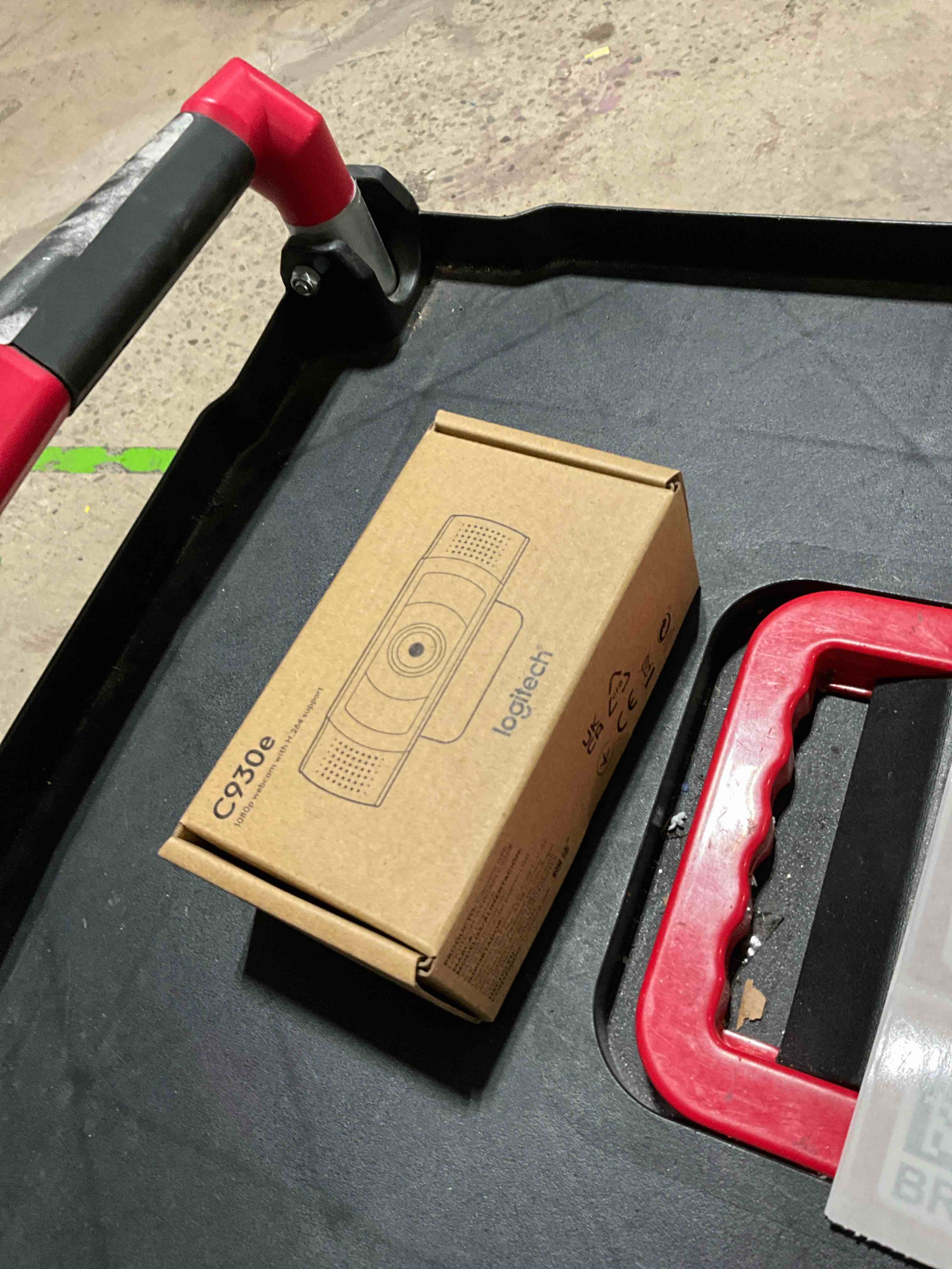 https://s3.amazonaws.com/lotting-images-prod/bidfta/BRN1775231_1752091223804.jpeg