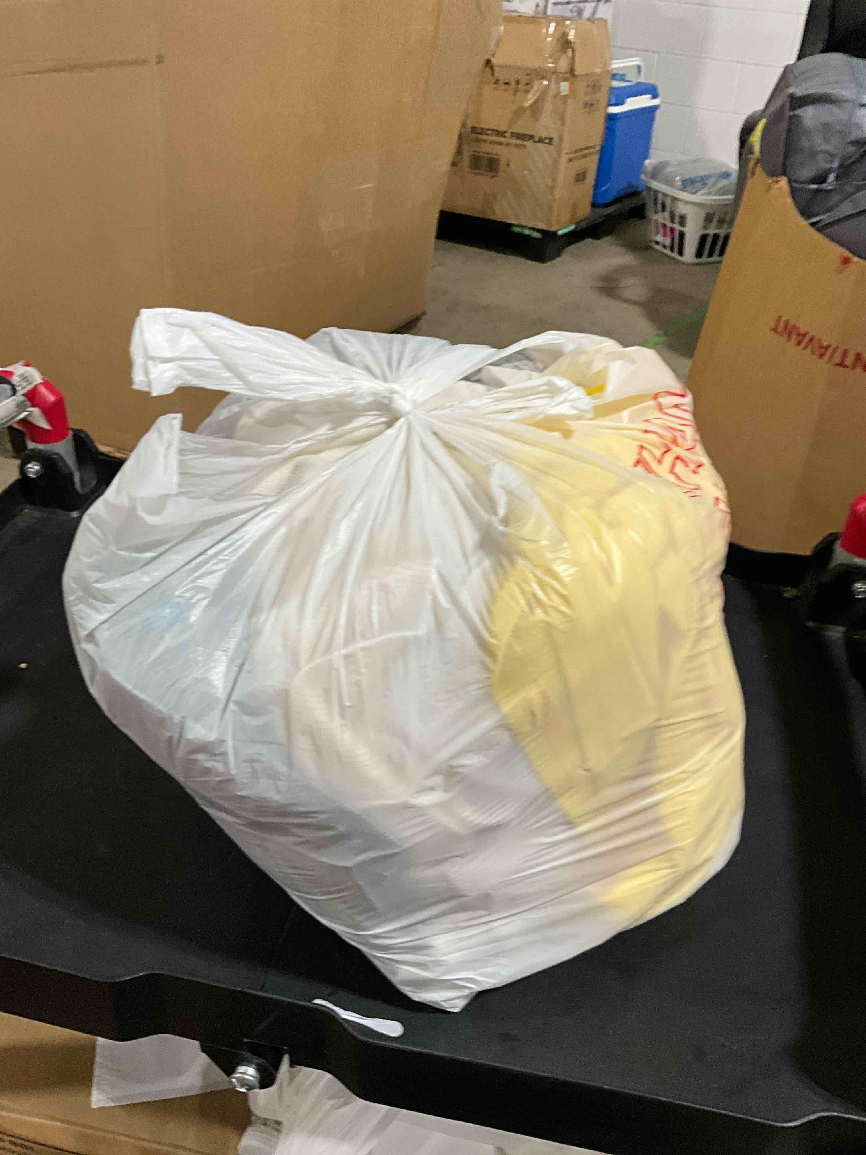 https://s3.amazonaws.com/lotting-images-prod/bidfta/BRN1776759_1754344416229.jpeg