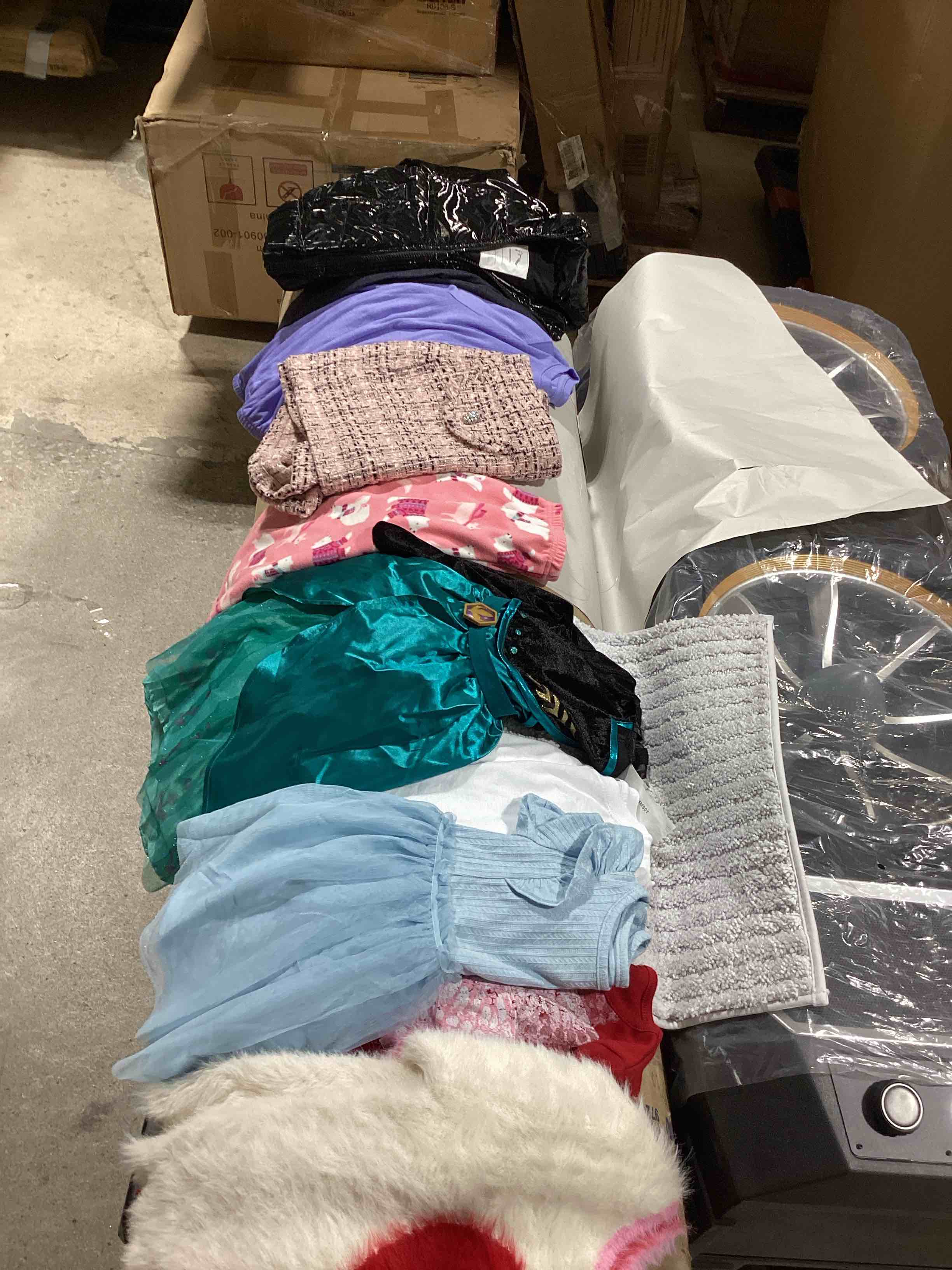 Girl’s clothes