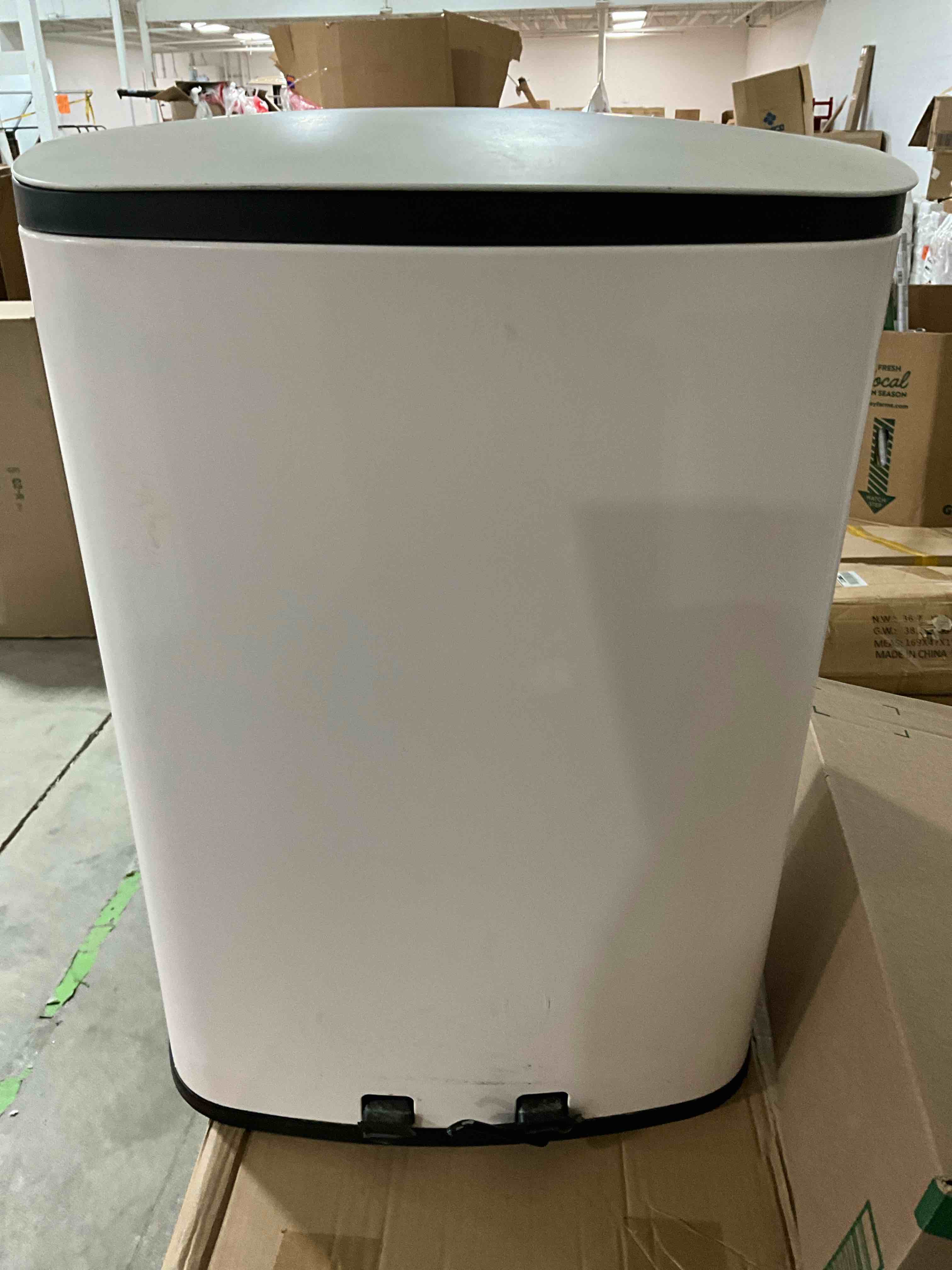 Qualiazero 13.2 Gallon Trash Can, Rectangular Step On Kitchen Trash Can, White