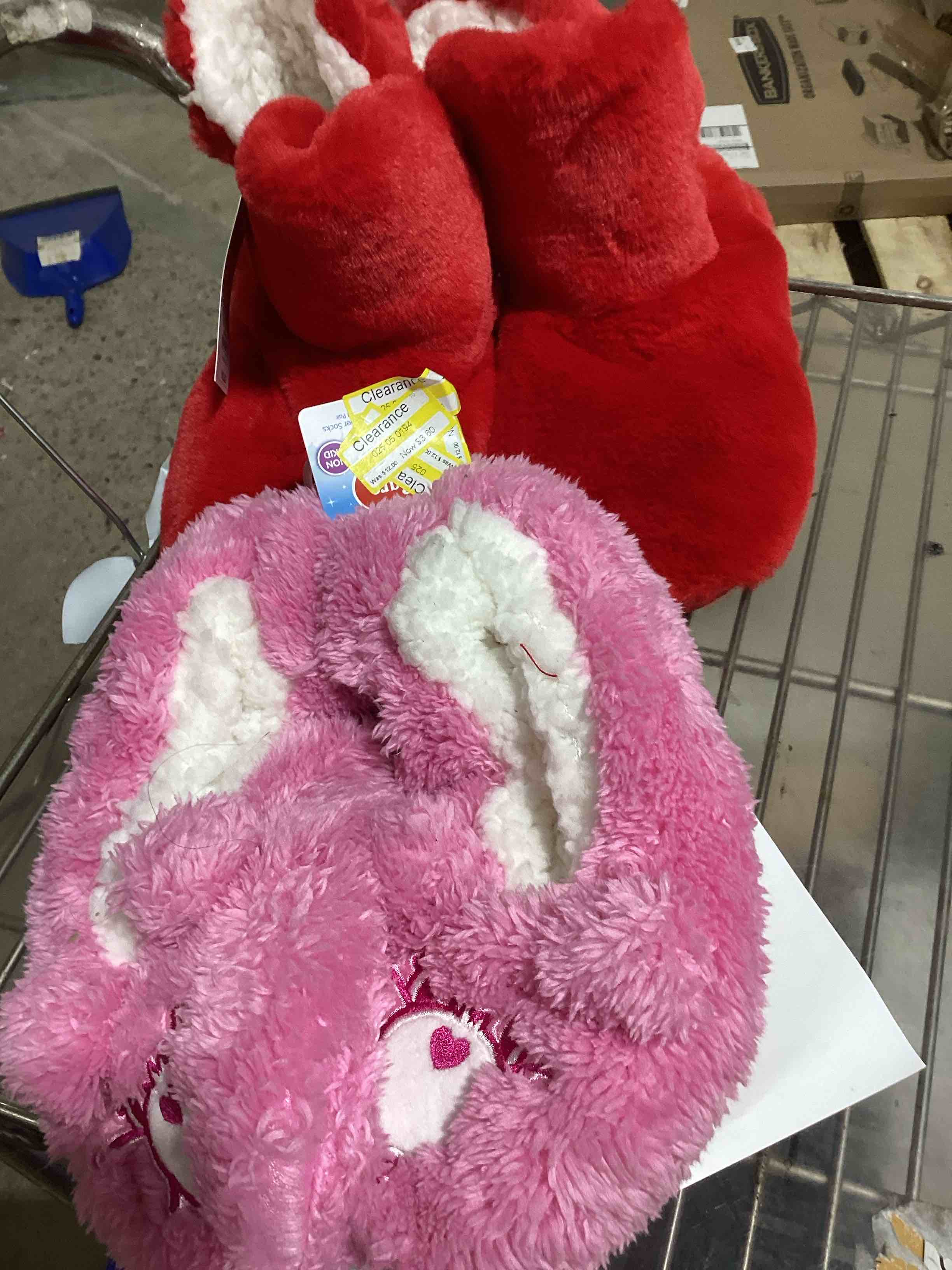 girls and women’s slippers size 5/12 pink .810 red