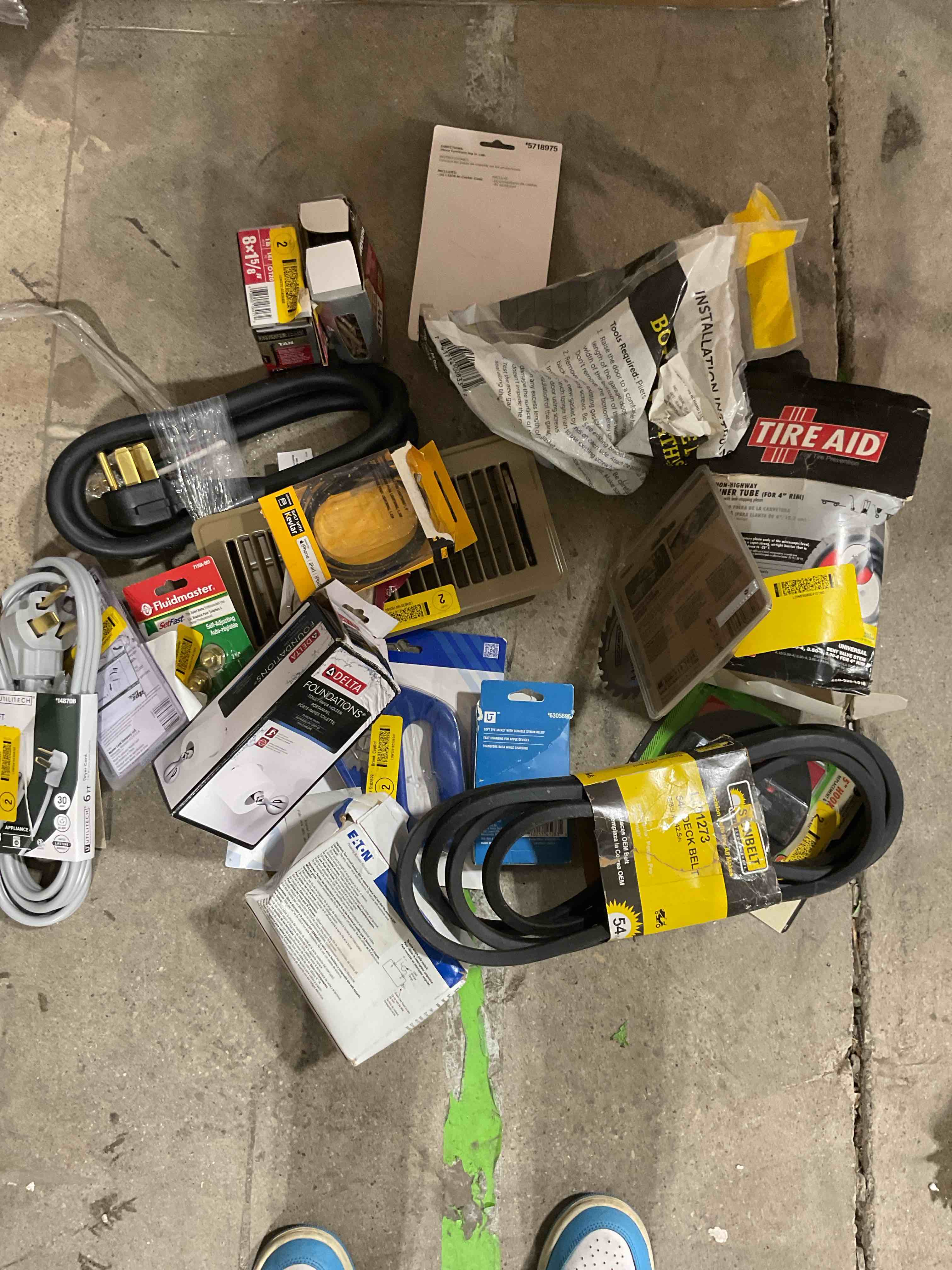 miscellaneous electrical items and car items