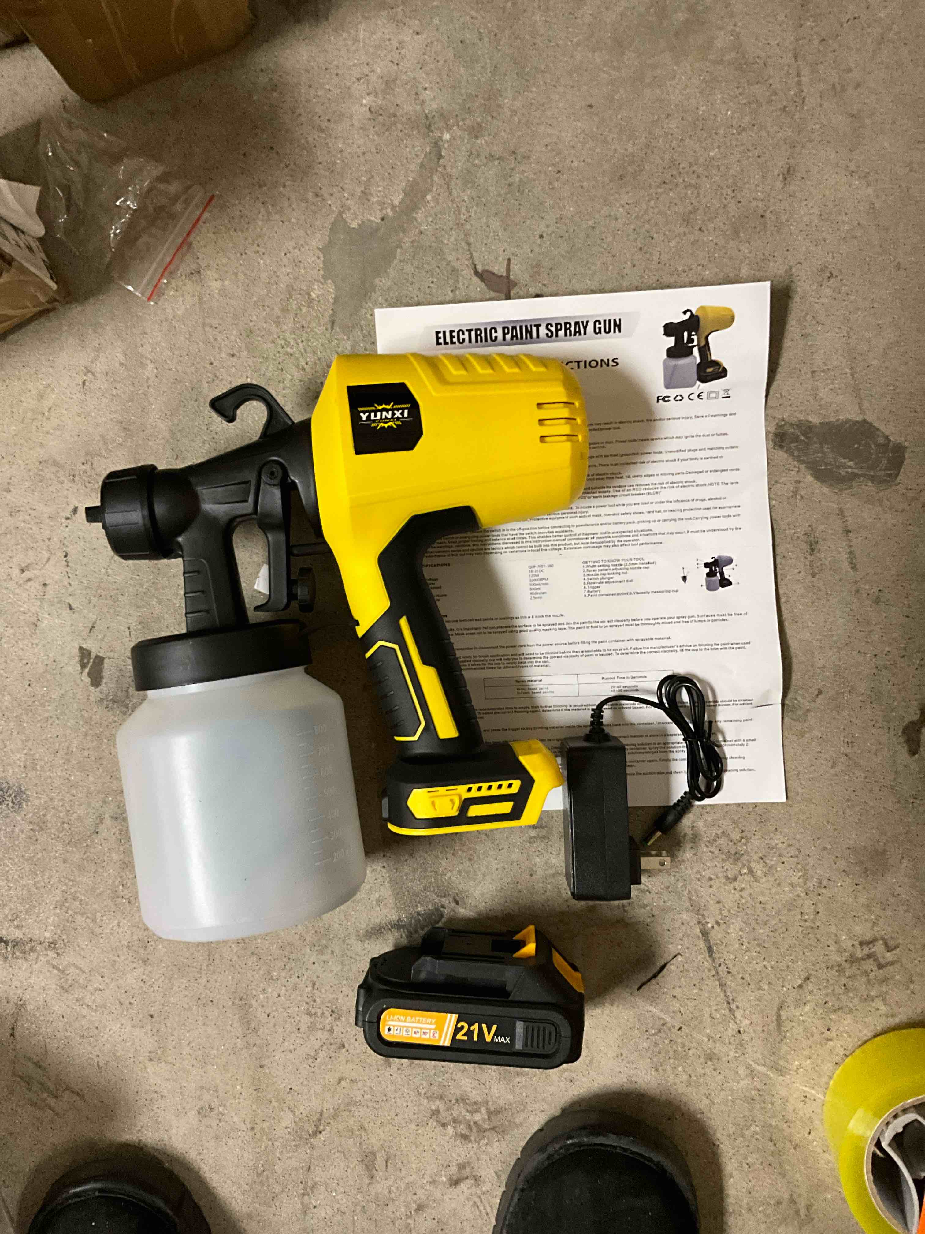 Electric paint spray gun